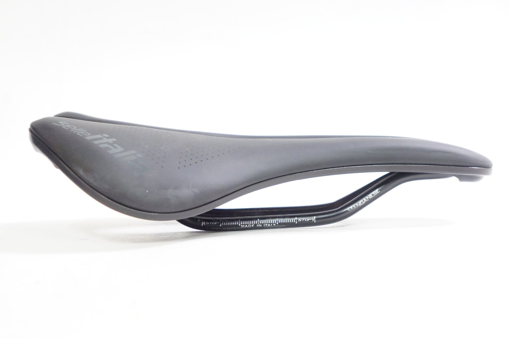 SELLE ITALIA 「セラ イタリア」 NOVUS BOOST EVO SUPERFLOW サドル / 熊谷本店