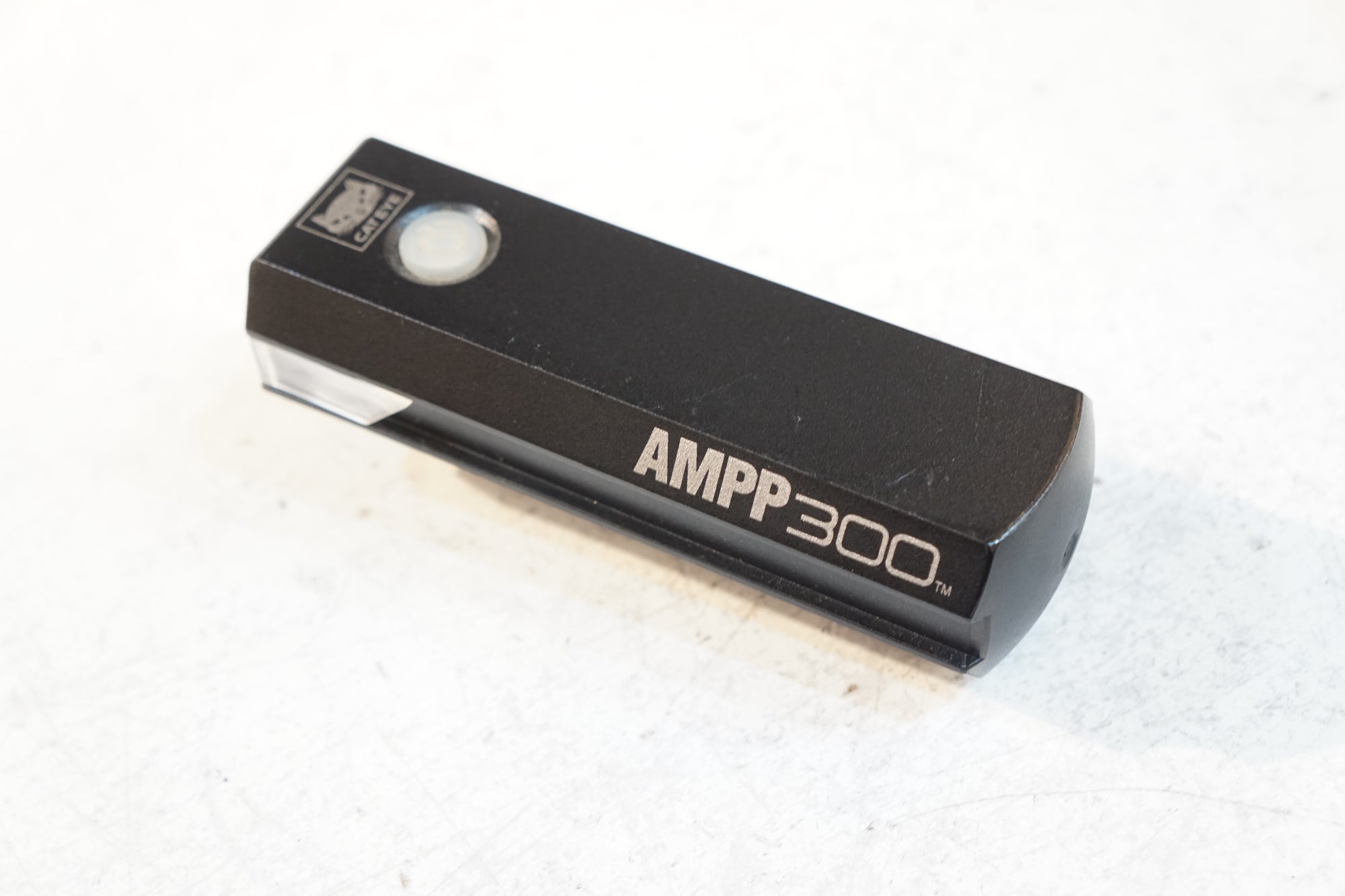 CATEYE 「キャットアイ」 AMPP 300 フロントライト / バイチャリ浦和ベース