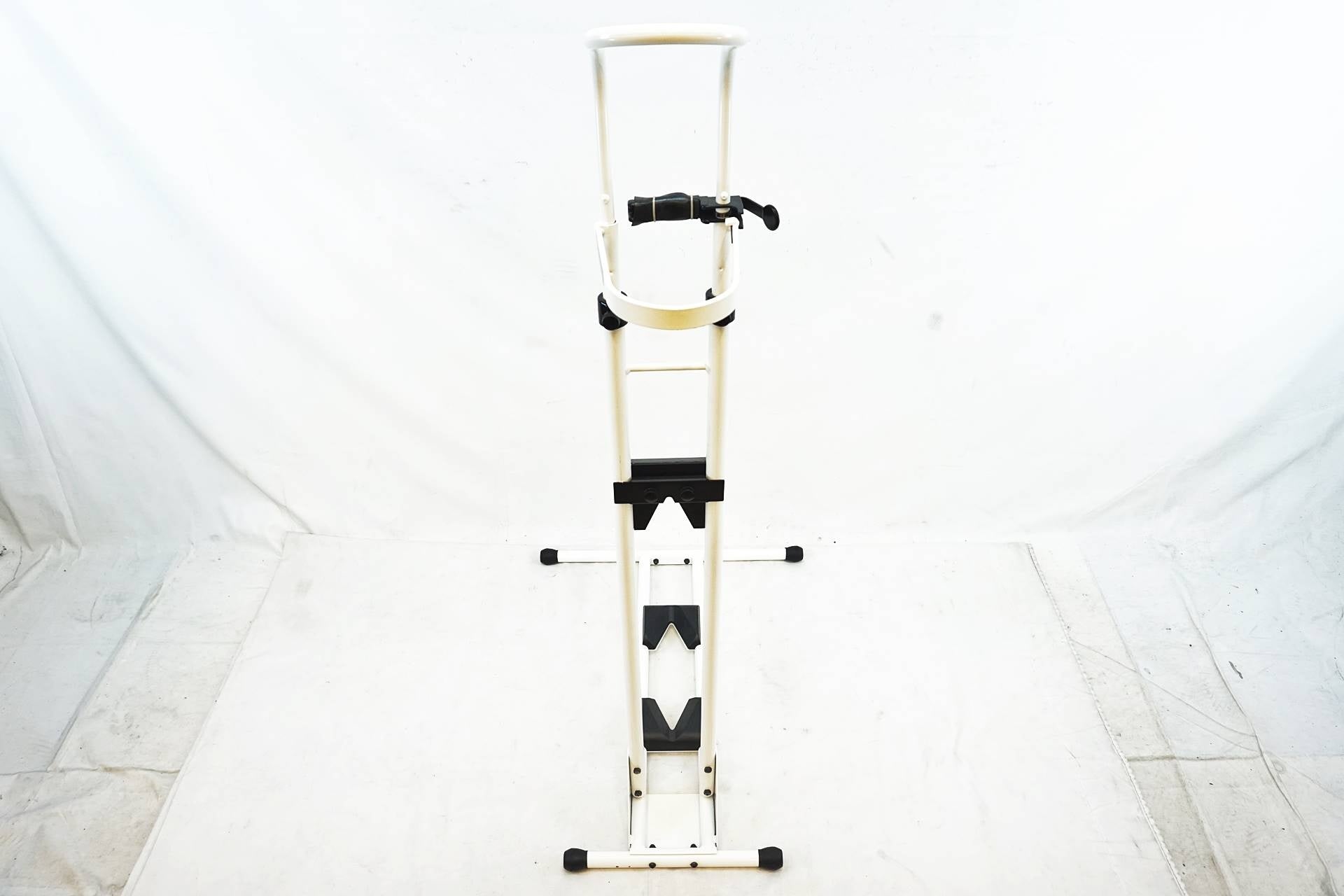 IWA 「イワ」 A01V SPECIAL ディスプレイスタンド / 有明ガーデン店