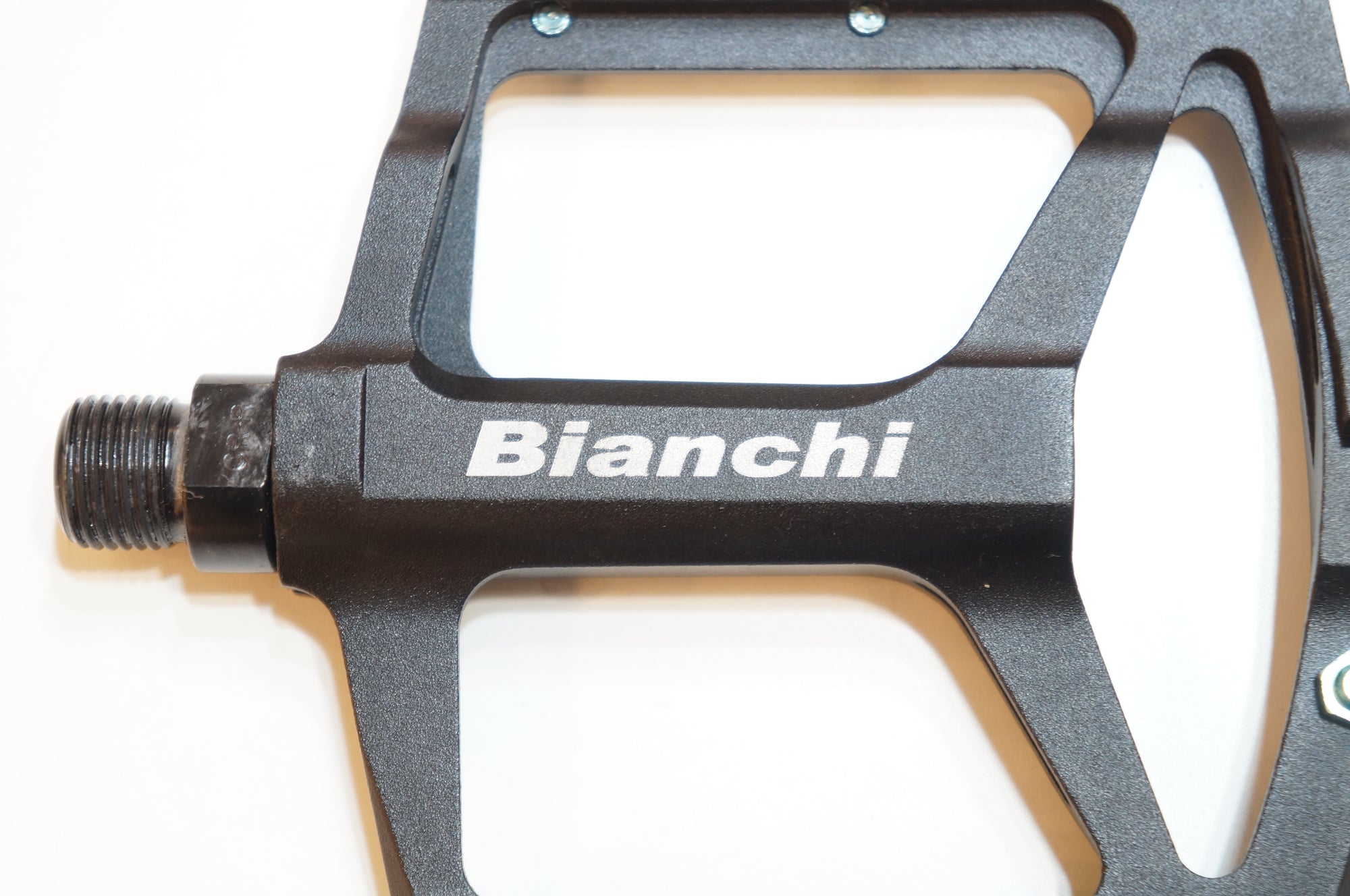 BIANCHI 「ビアンキ」 CNC LIGHTWEIGHT MTB PEDAL フラットペダル / バイチャリ浦和ベース