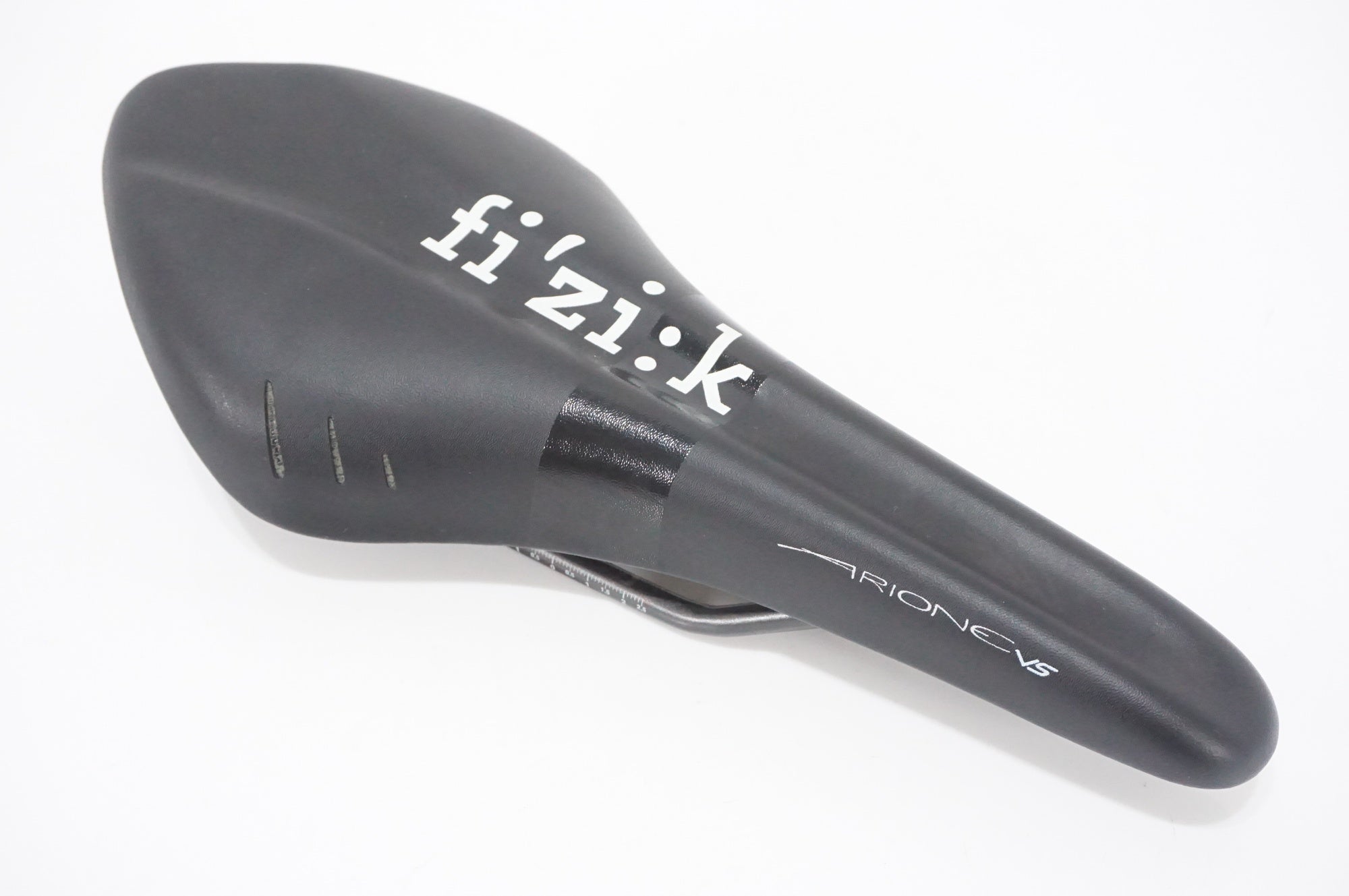 fizik フィジーク ARIONE 2個セット 中古品 FIZIK 「フィジーク」 ARIONE VS サドル / AKIBA店 ｜ バイチャリ公式