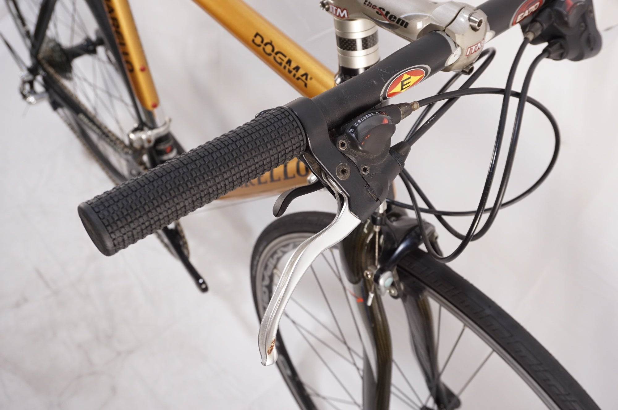 PINARELLO 「ピナレロ」 DOGMA カスタム 2005年モデル フラットバーロード / 中目黒店