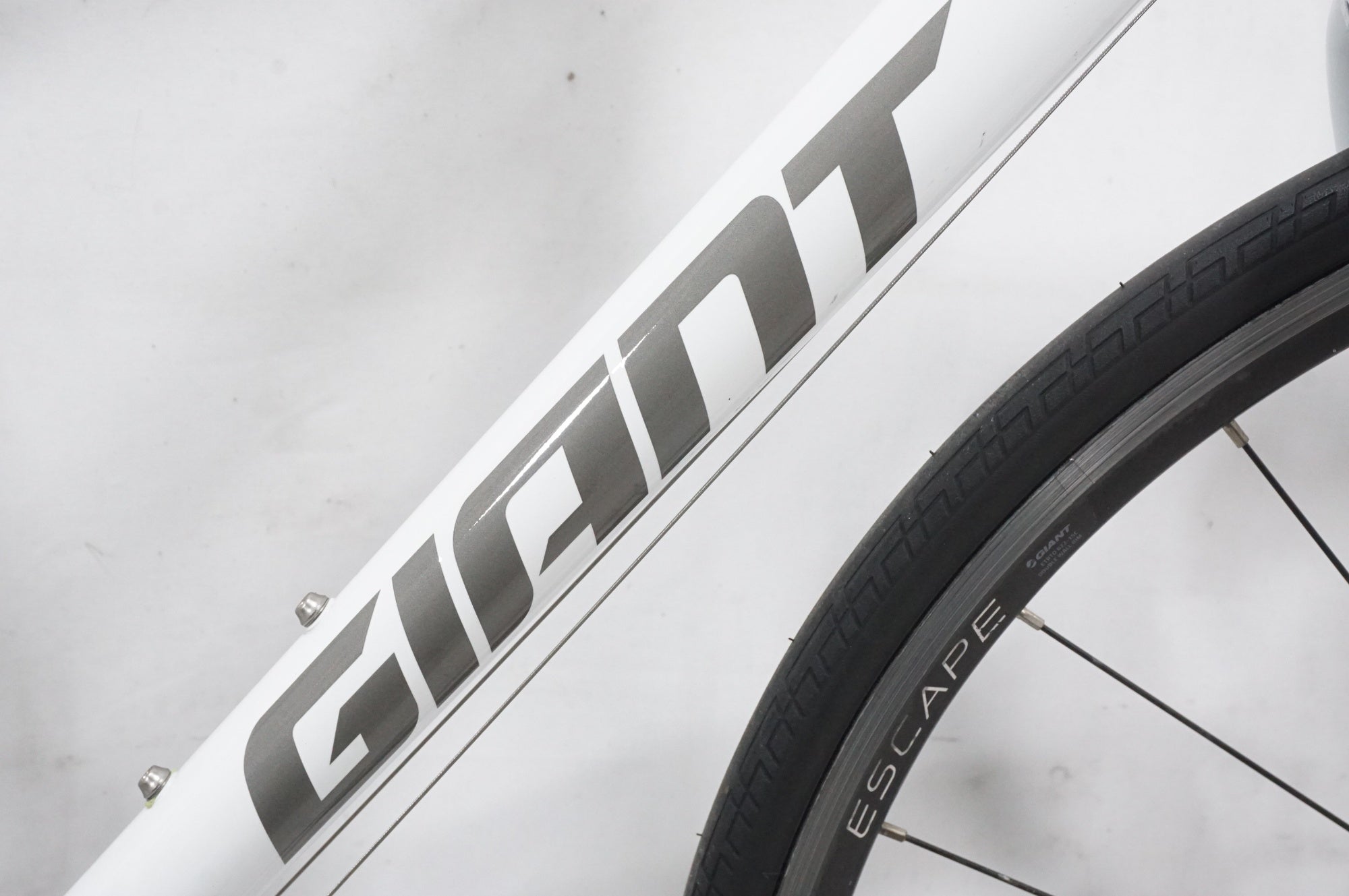 GIANT 「ジャイアント」 ESCAPE R3 2021年モデル クロスバイク / AKIBA店