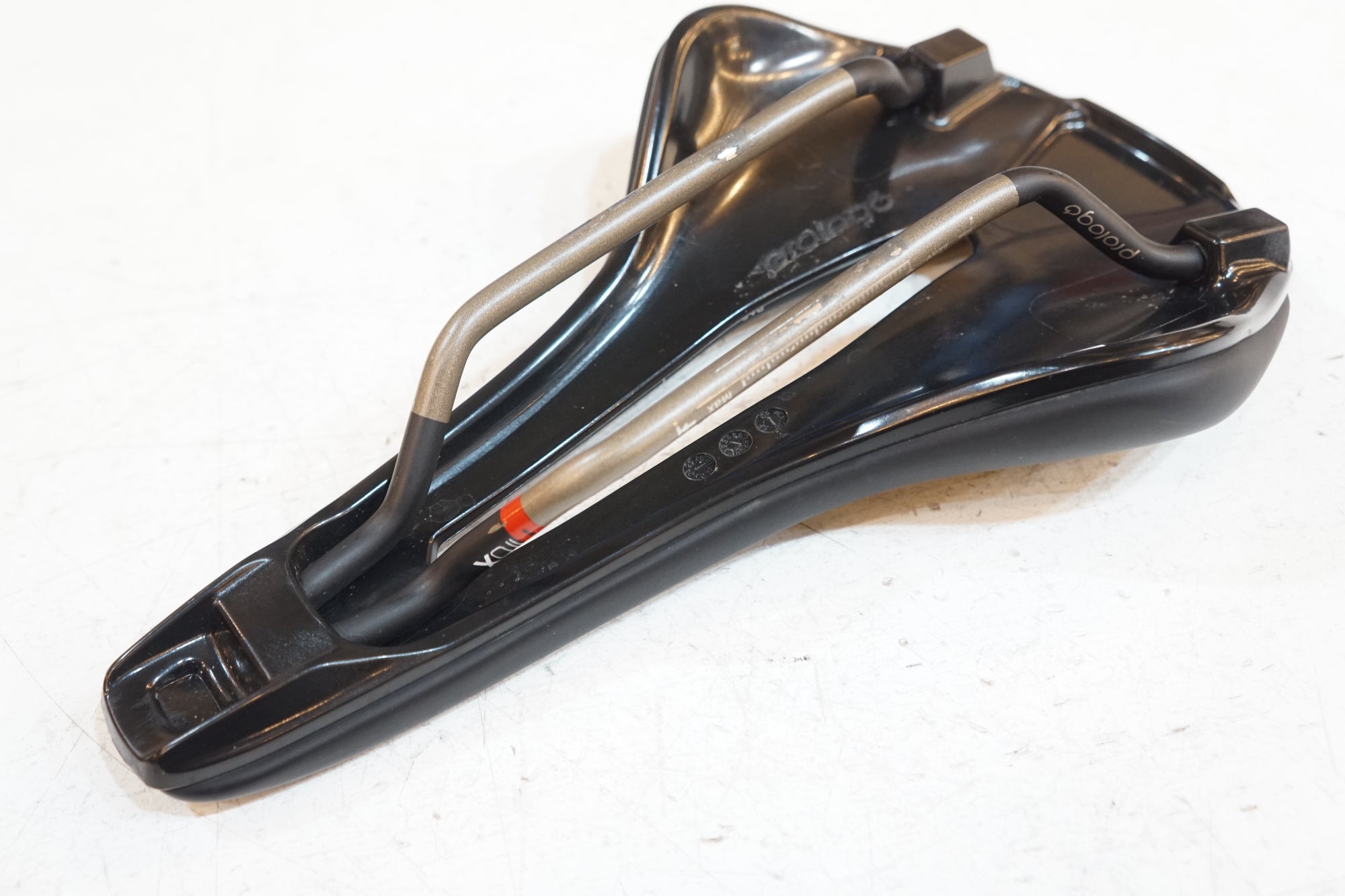 PROLOGO 「プロロゴ」 NAGO R4 PAS サドル / バイチャリ浦和ベース