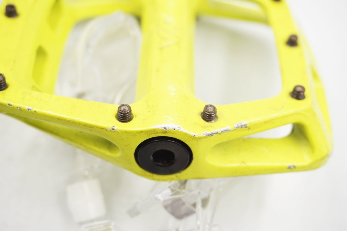 DMR 「ディーエムアール」 BIKES V8 ペダル / 奈良店