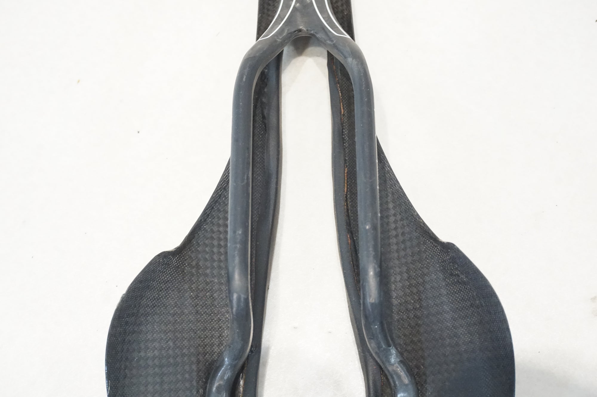 SELLE ITALIA 「セライタリア」 SLR TEKNO FLOW カーボンレール サドル / 横浜戸塚店