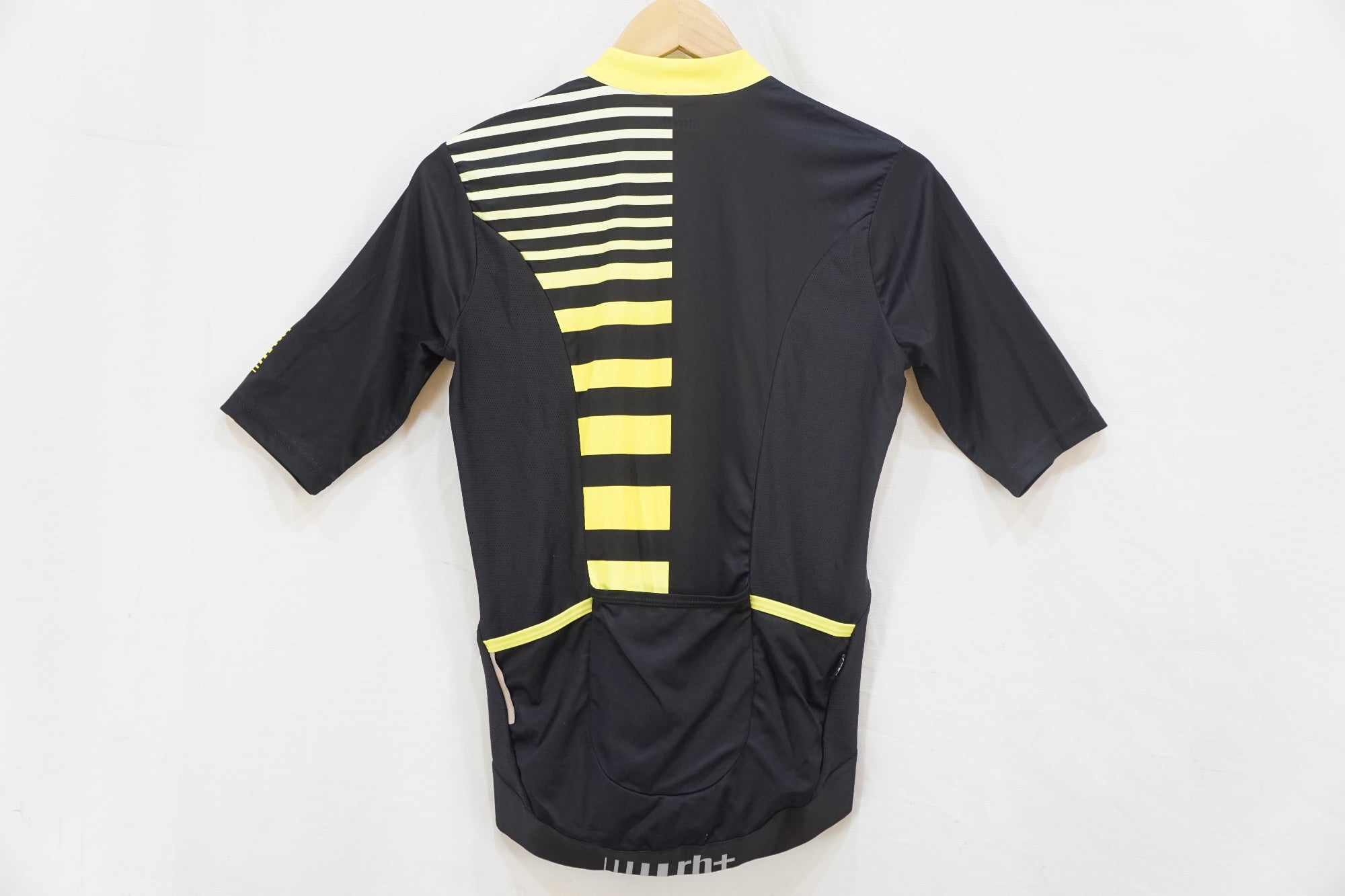 RH+ 「アール エイチ プラス」 Mサイズ サイクルジャージセット / バイチャリ浦和ベース