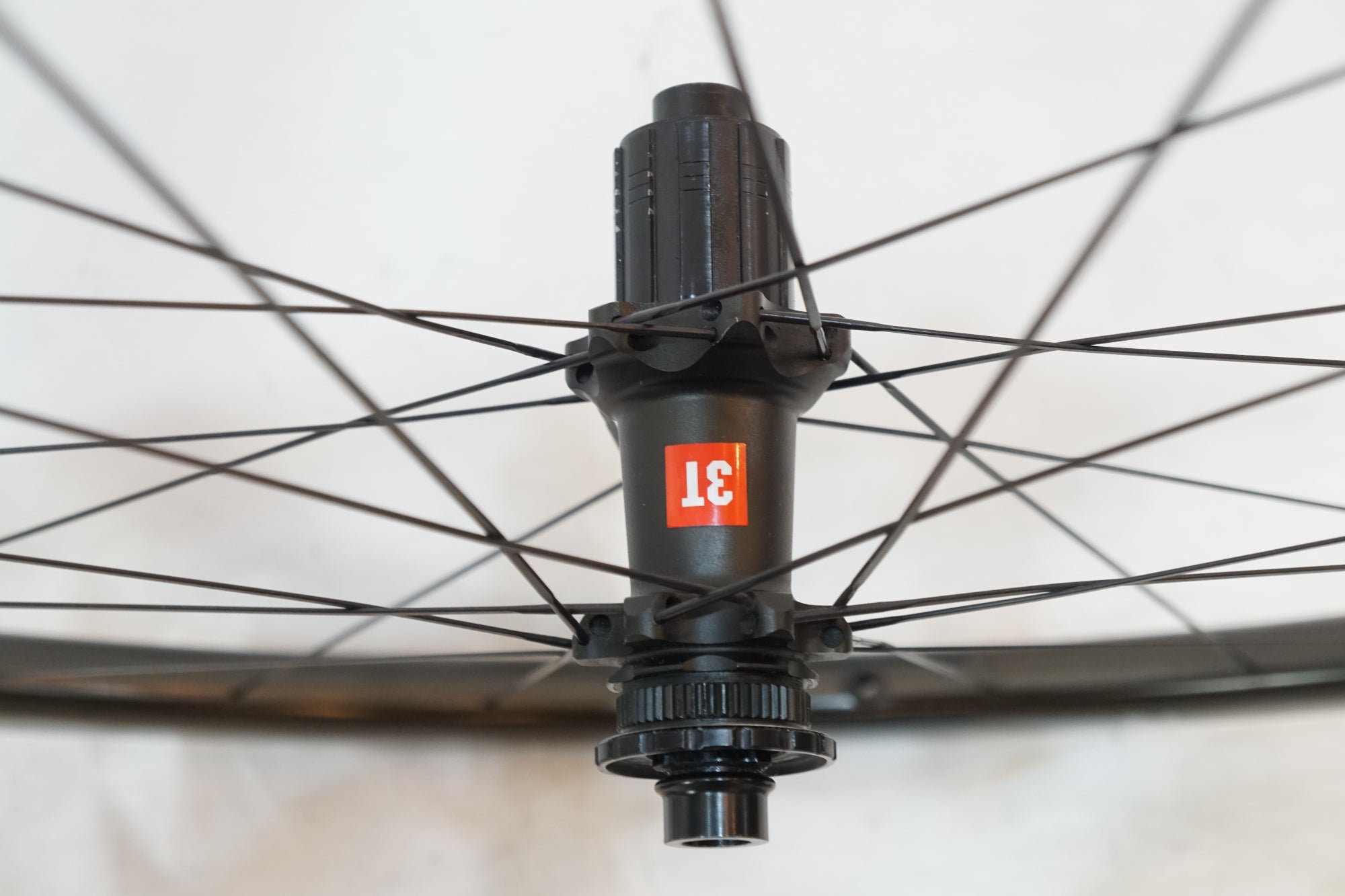 3T 「スリーティー」 DISCUS C35 TEAM STEALTH シマノ11速 ホイールセット / バイチャリ浦和ベース