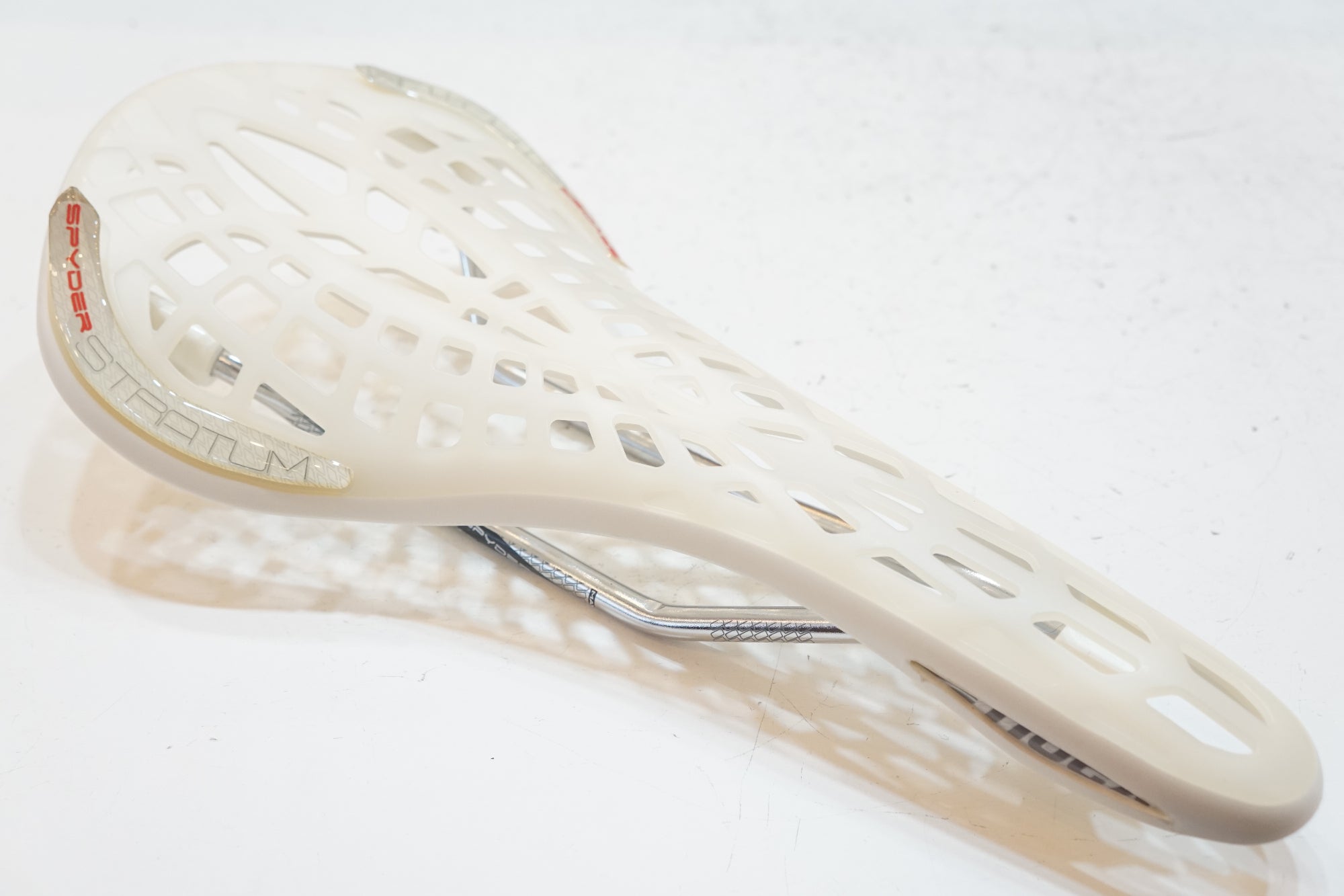 TIOGA 「タイオガ」 SPYDER STRATUM サドル / バイチャリ浦和ベース