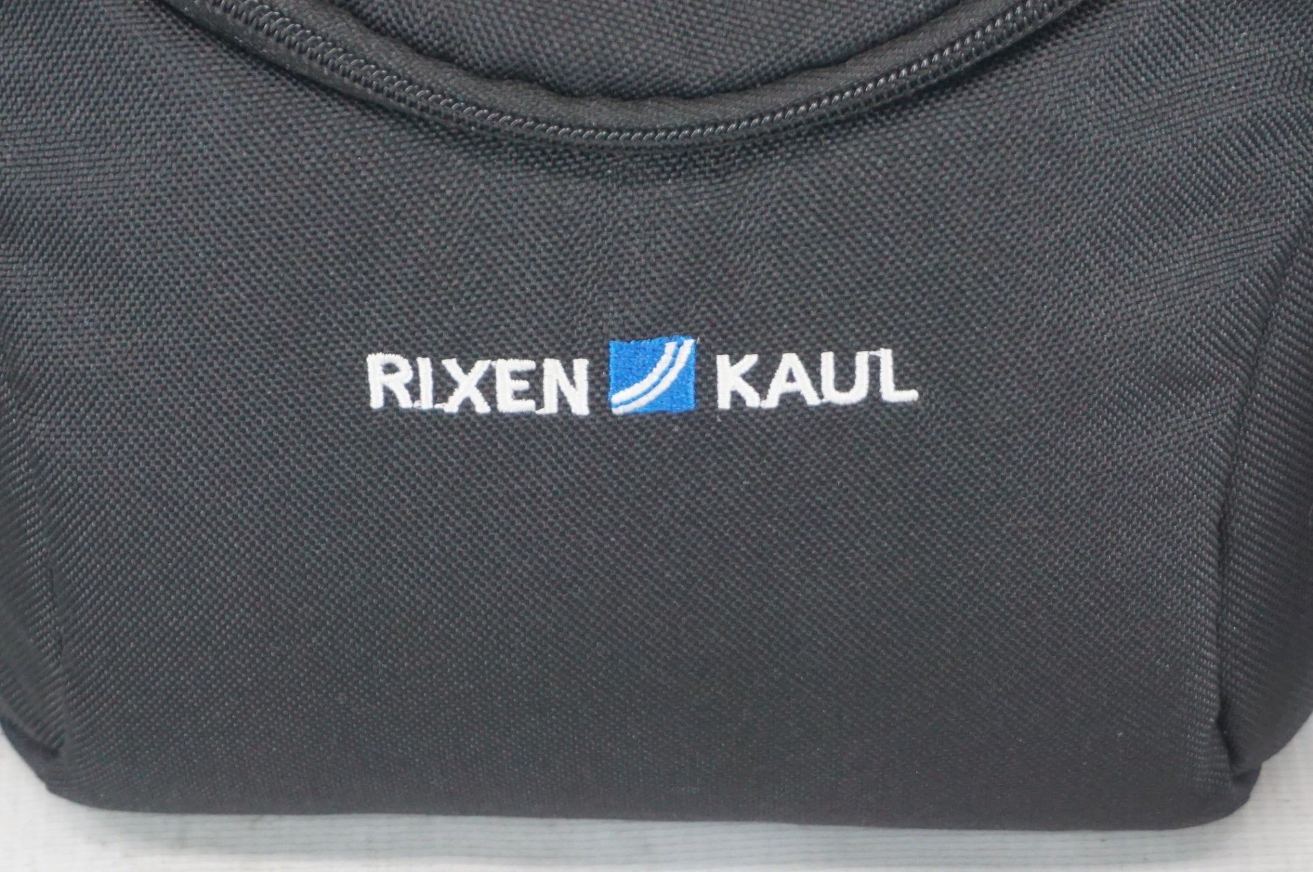 RIXEN&KAUL 「リクセンカウル」 KT814 スマイル フロントバッグ / 阪急塚口店