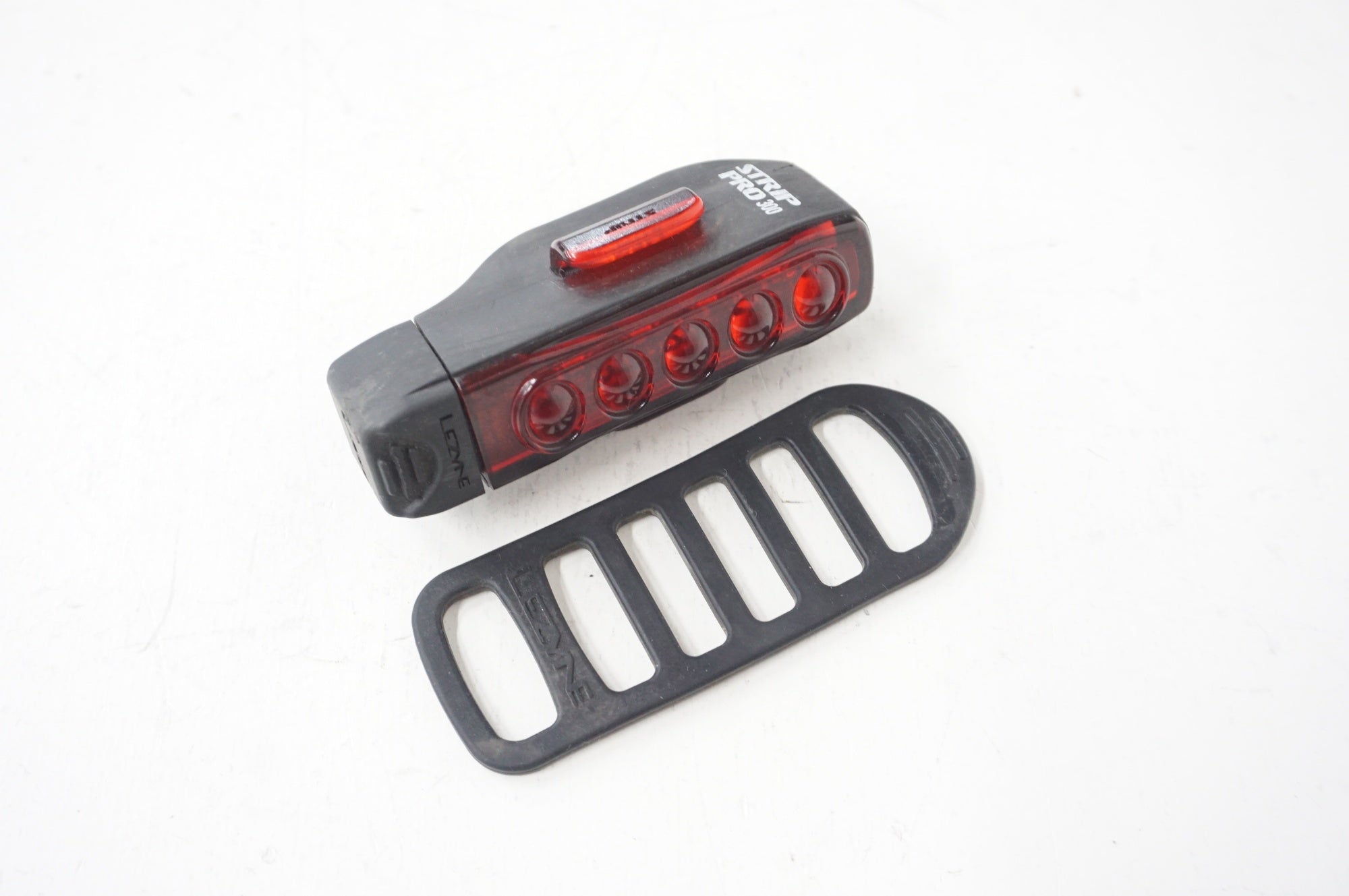 LEZYNE 「レザイン」 STRIP PRO 300 ライト / 阪急塚口店