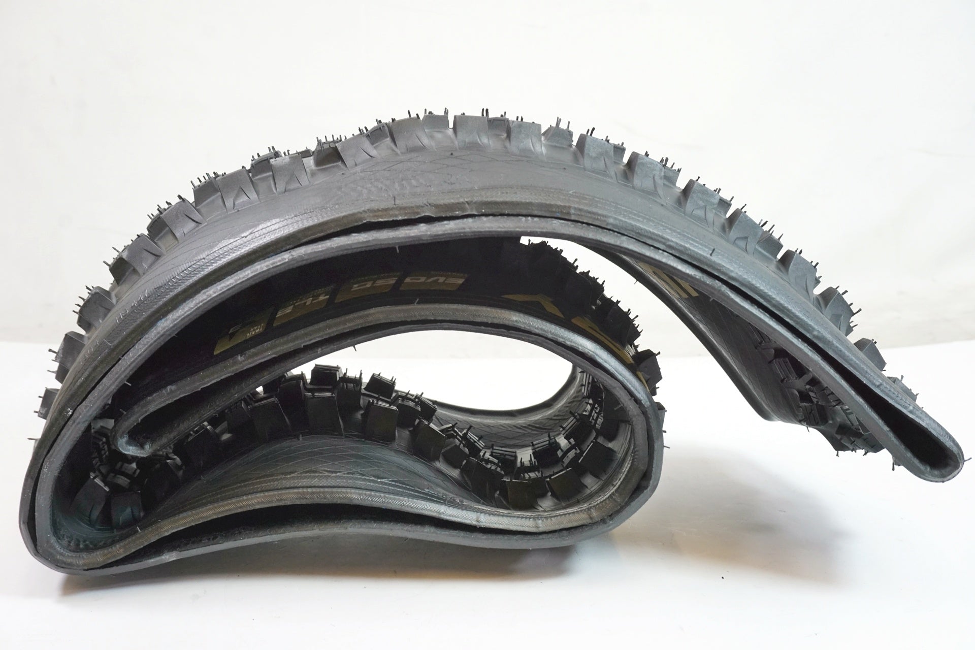 SCHWALBE 「シュワルベ」 MAGIC MARY ブロックタイヤ / 有明ガーデン店