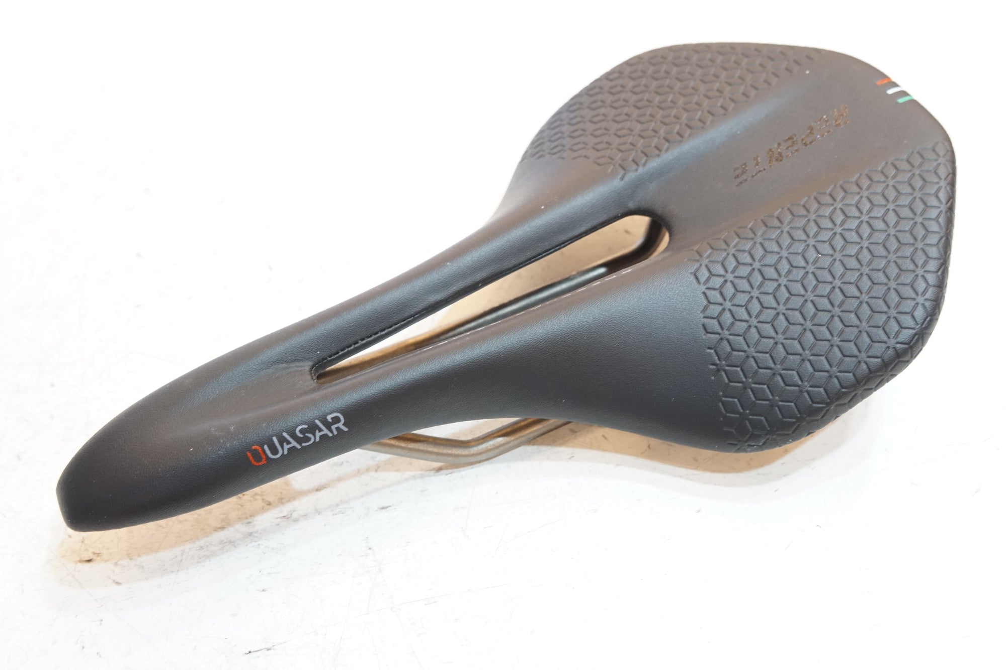 REPENTE 「レペンテ」 QUASAR サドル / バイチャリ浦和ベース