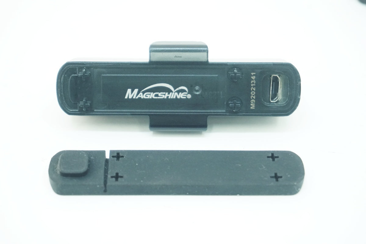 OLIGHT 「オーライト」 リアライト / 大阪美原北インター店