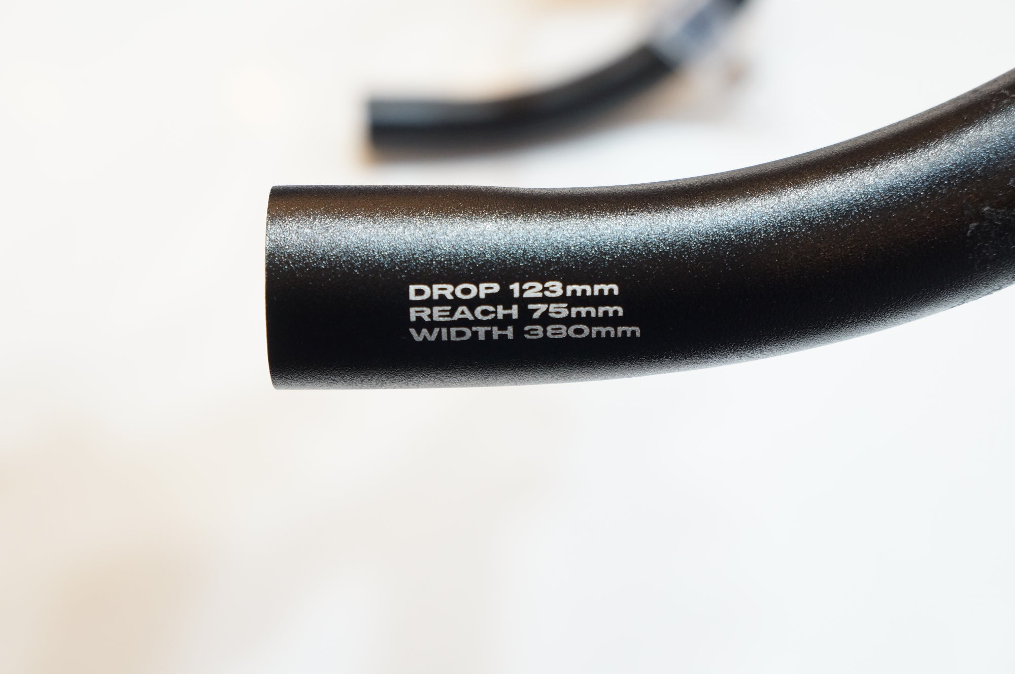 SPECIALIZED 「スペシャライズド」 SHALLOW DROP φ31.8 380mm ハンドル / バイチャリ浦和ベース