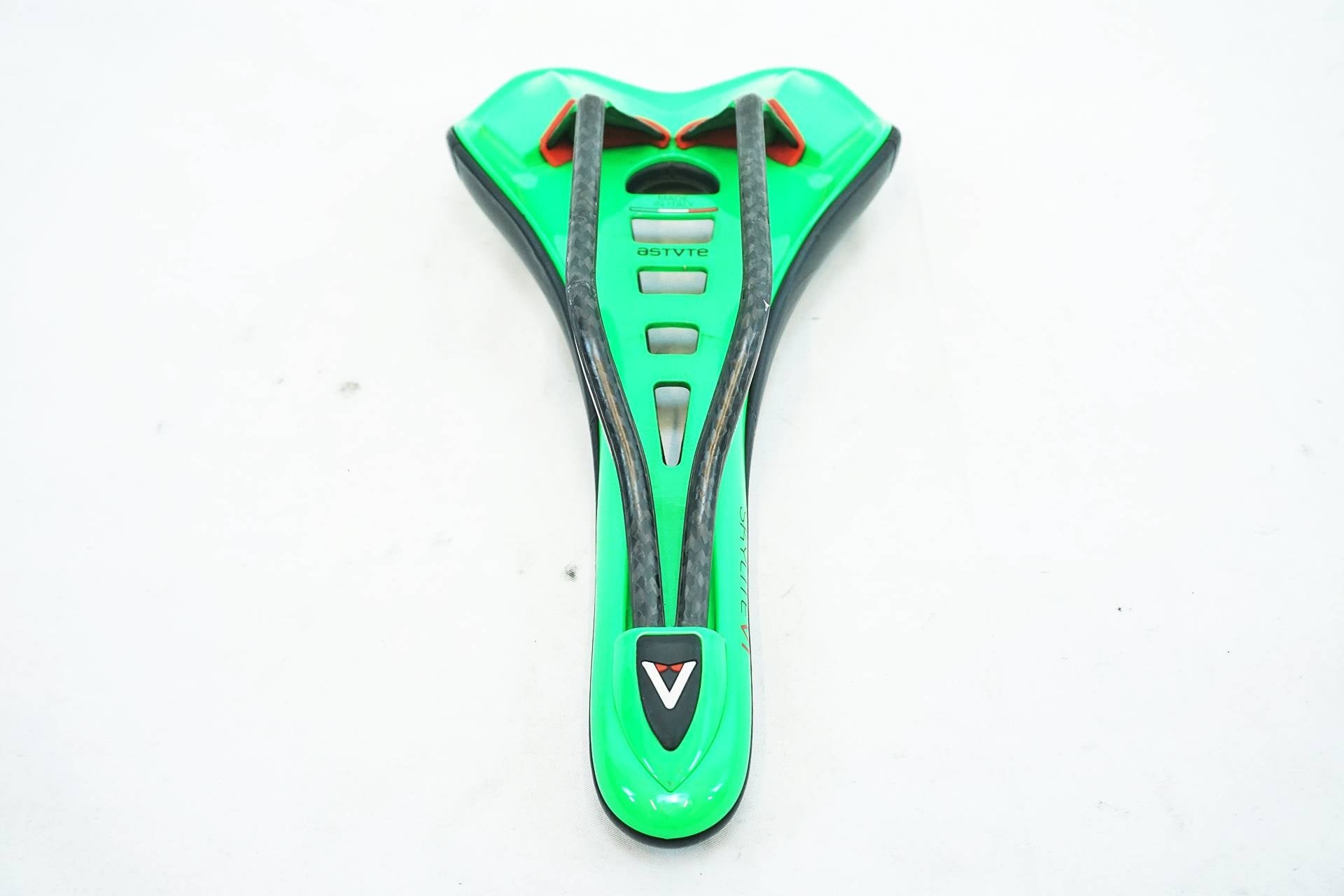 ASTUTE  「アスチュート」 SKYLITE VT カーボンレールサドル / 有明ガーデン店