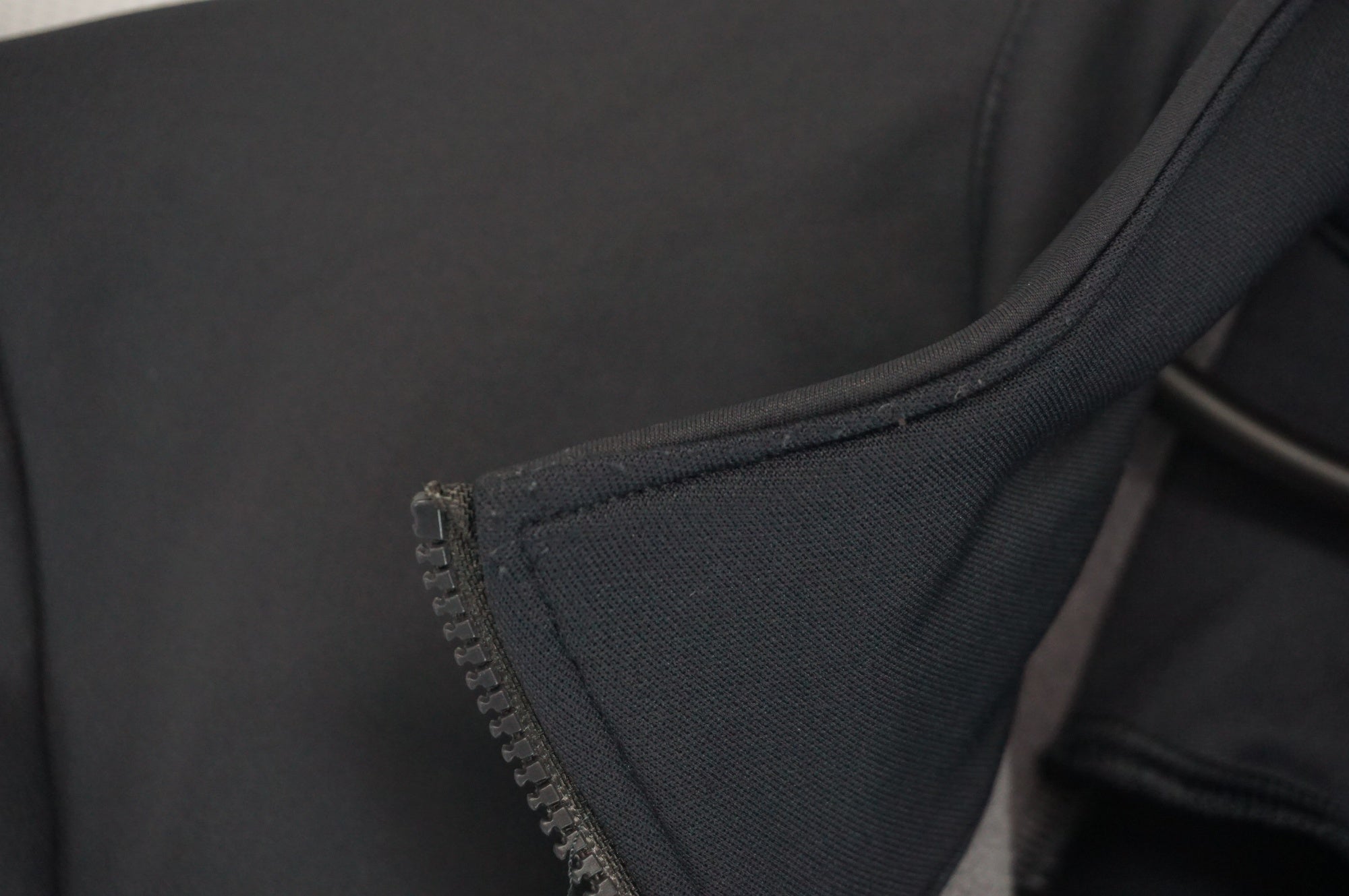 CASTELLI 「カステリ」 GORE-TEX INFINIUM Mサイズ ジャージ / 阪急塚口店