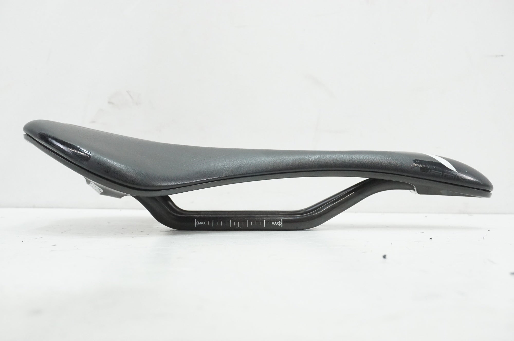 SHIMANO 「シマノ」 PRO TURNIX CARBON 142mm サドル / 大宮店