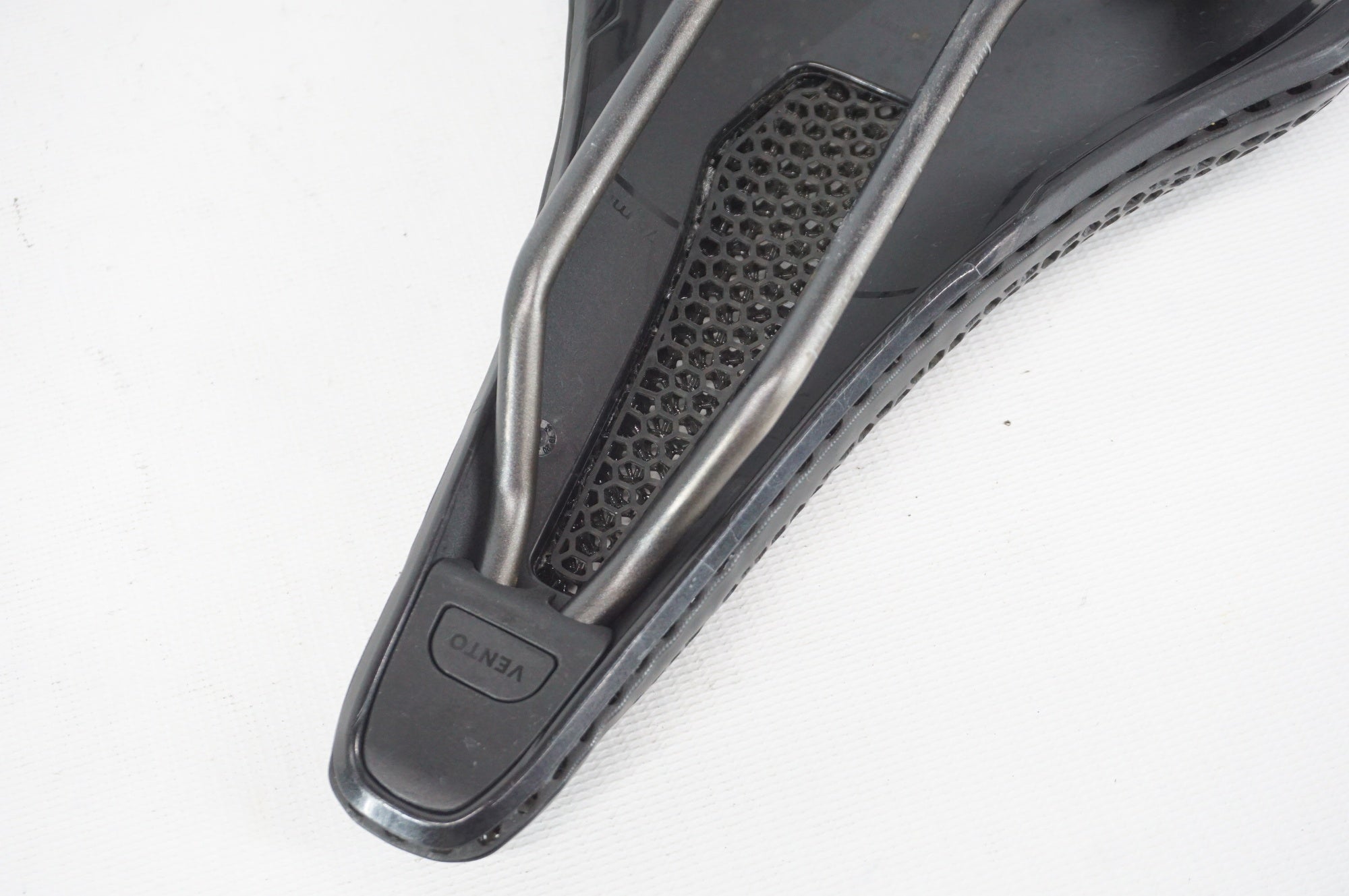 FIZIK 「フィジーク」 VENTO ARGO R3 ADAPTIVE サドル / 阪急塚口店