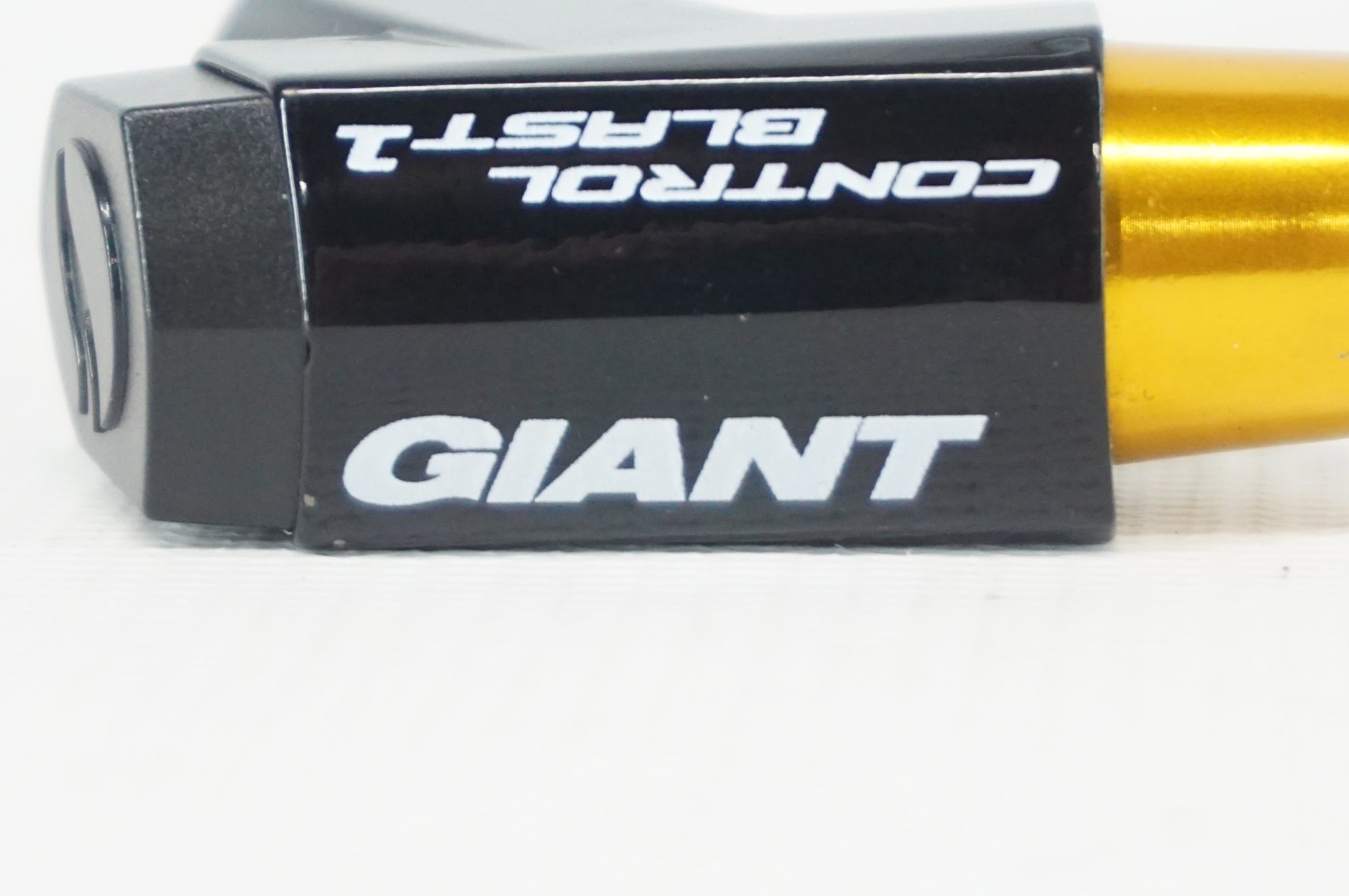 GIANT 「ジャイアント」 CONTROL BLAST CO2 カートリッジ / 阪急塚口店