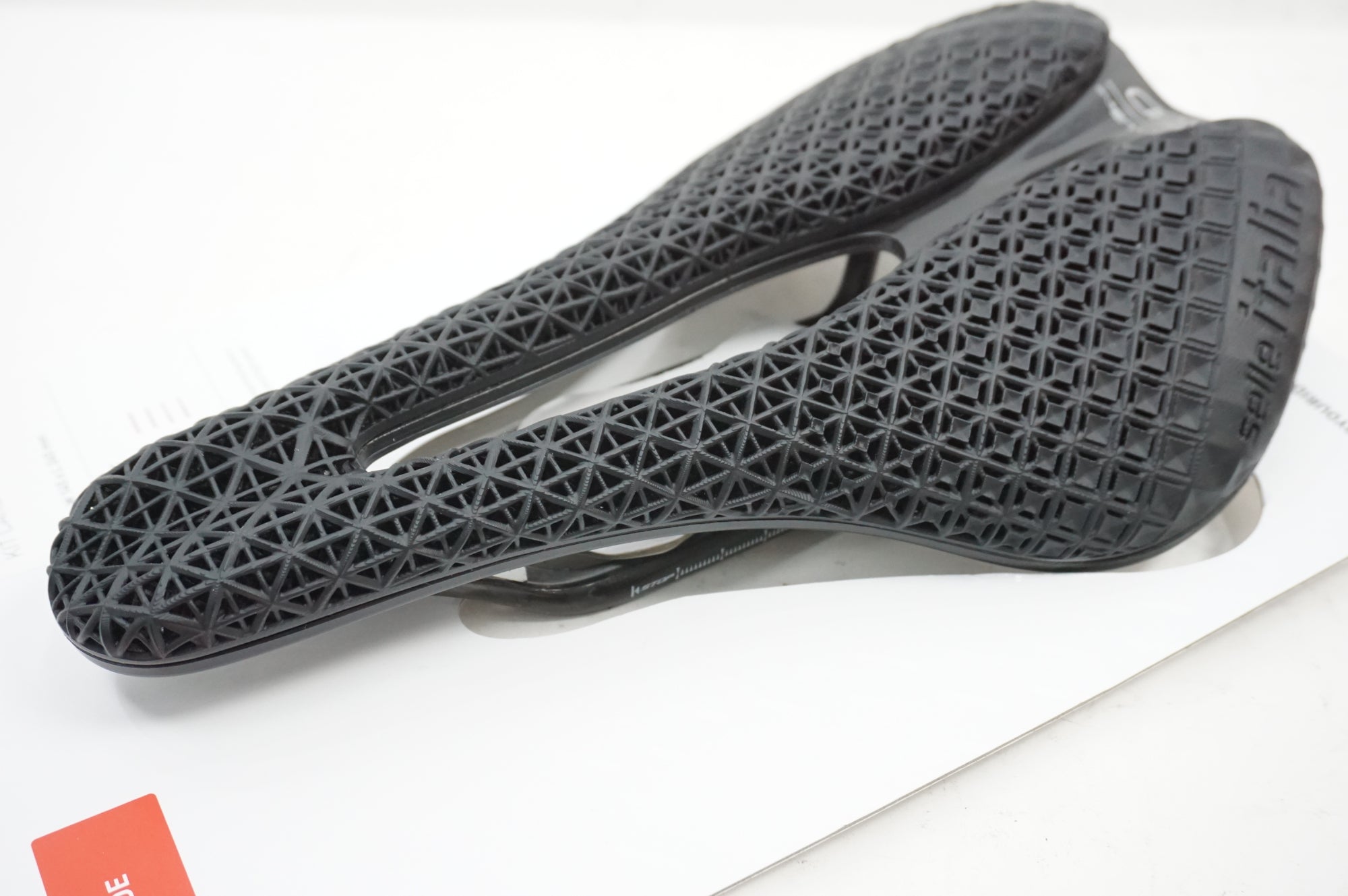 SELLE ITALIA 「セライタリア」 NOVUS BOOST EVO 3D KIT CARBONIO サドル / 川越店