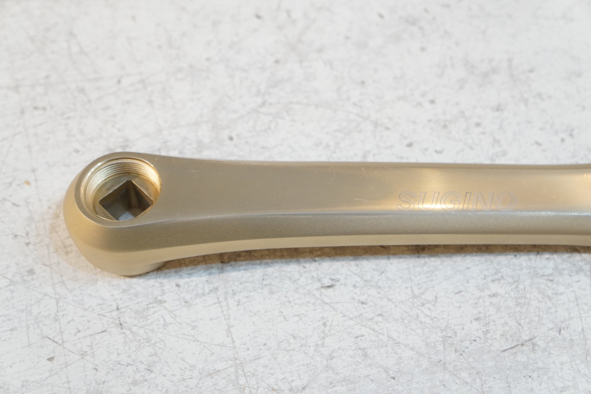 SUGINO 「スギノ」 GRAND MIGHTY 165mm NJS CRANK CHAMPAGNE GOLD クランク / バイチャリ浦和ベース