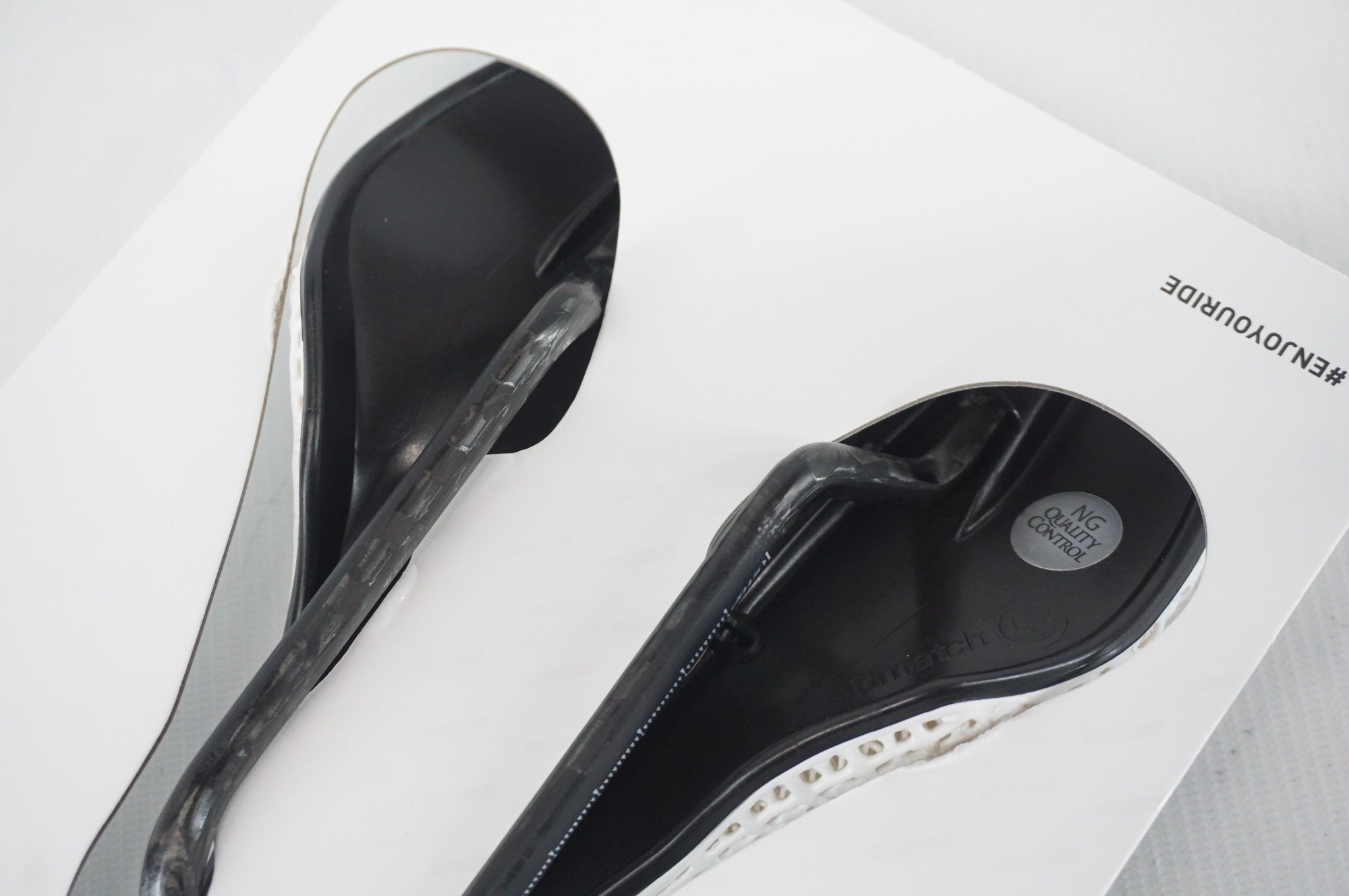 SELLE ITALIA 「セライタリア」 SLR BOOST 3D KIT CARBONIO SUPERFLOW LTD サドル / 阪急塚口店