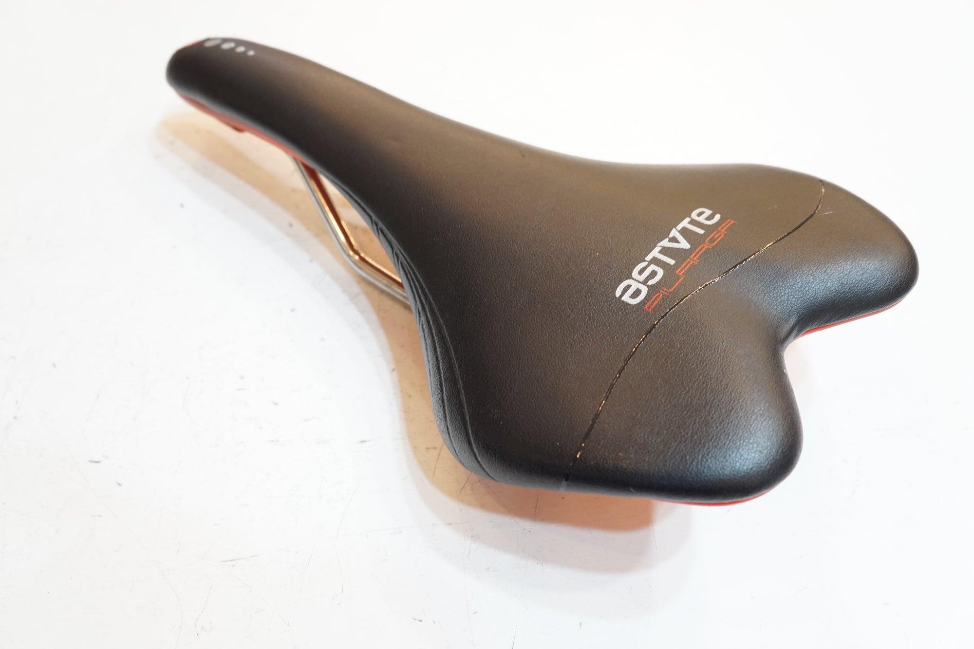 ASTUTE 「アスチュート」 SKYLINE SR サドル / バイチャリ浦和ベース