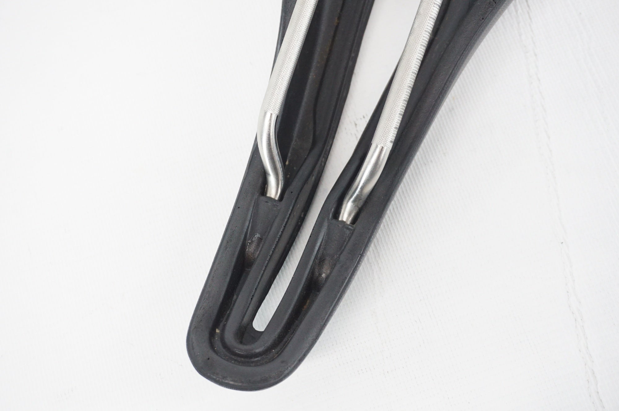 SELLE SMP 「セラエスエムピー」 HELL S サドル / 阪急塚口店