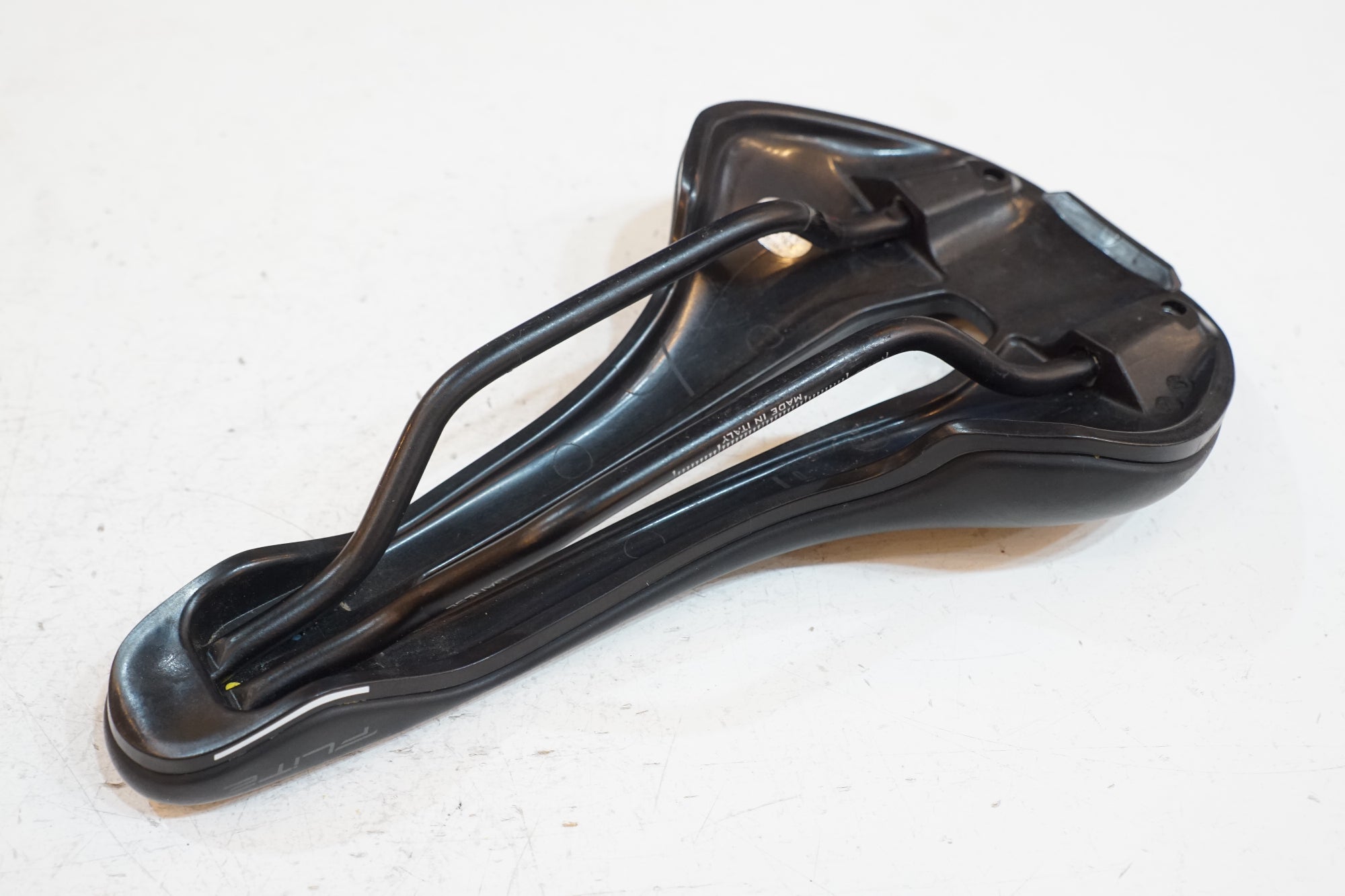 SELLE ITALIA 「セラ イタリア」 BOOST FLITE 145mm サドル / バイチャリ浦和ベース