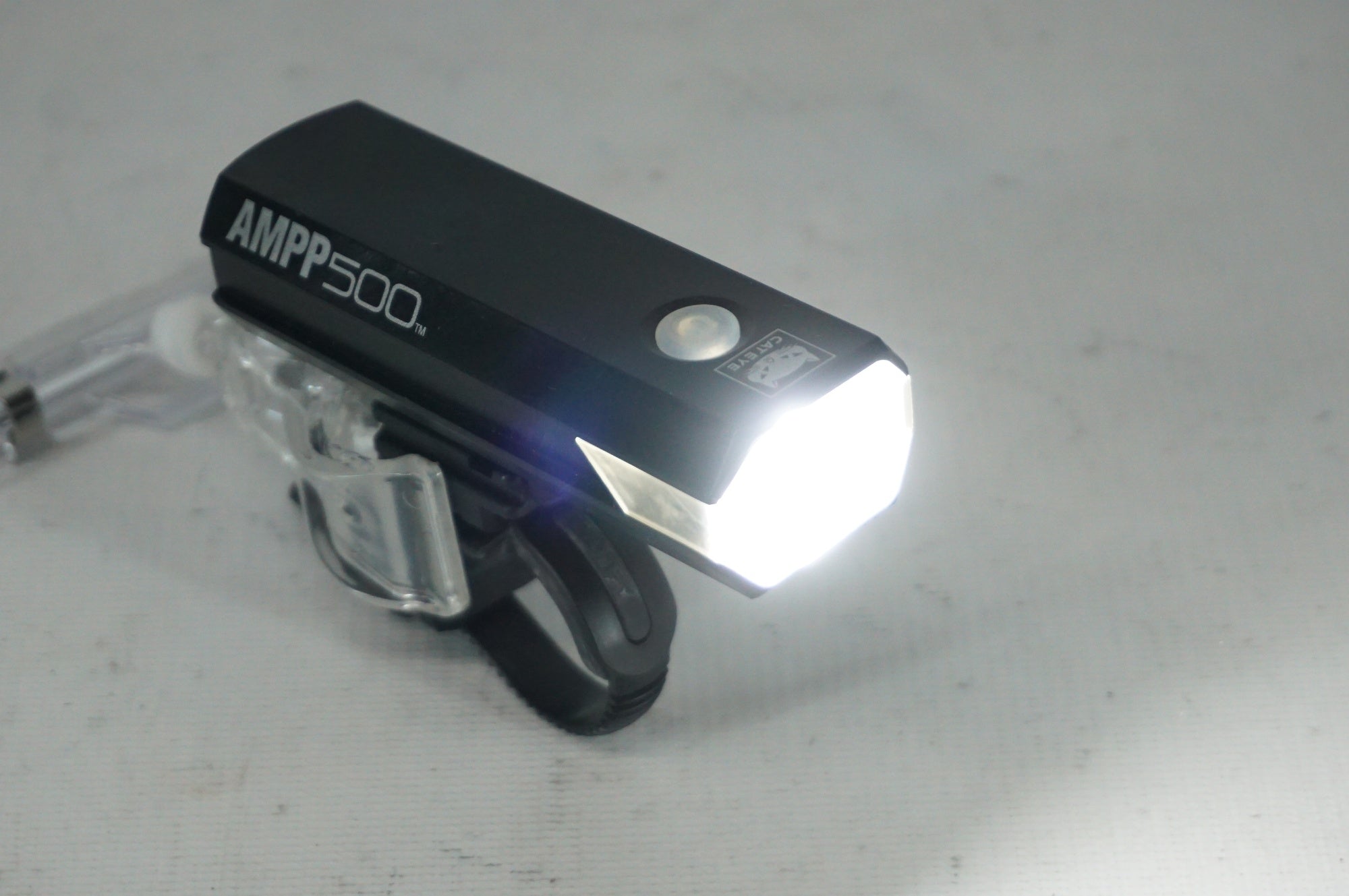 CATEYE 「キャットアイ」 AMPP500 フロントライト / 阪急塚口店