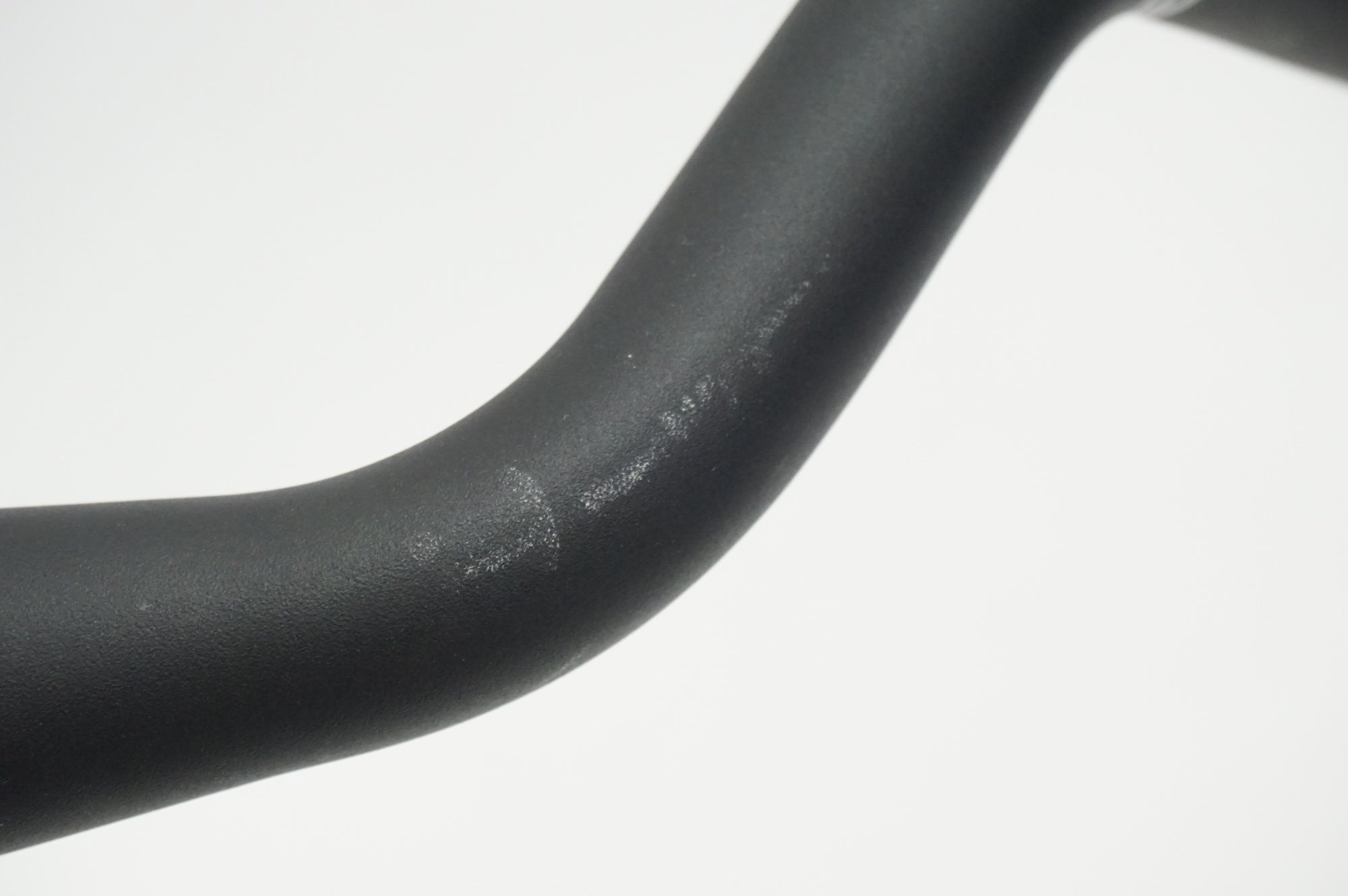VENO 「ヴェノ」 メトロポイント φ31.8 550mm ハンドルバー / 福岡店