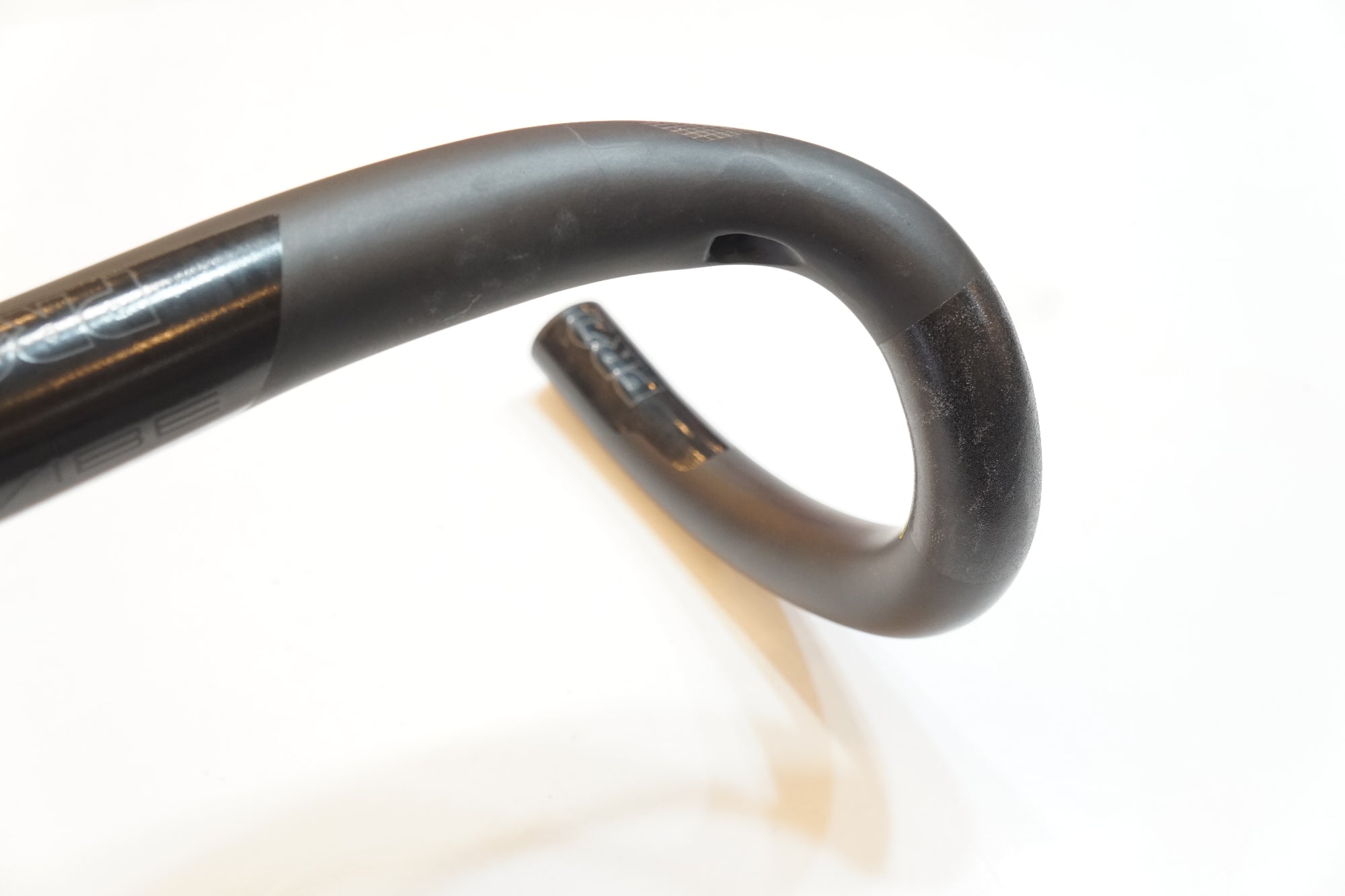 SHIMANO 「シマノ」 PRO VIBE CARBON φ31.8 400mm ドロップハンドル / バイチャリ浦和ベース