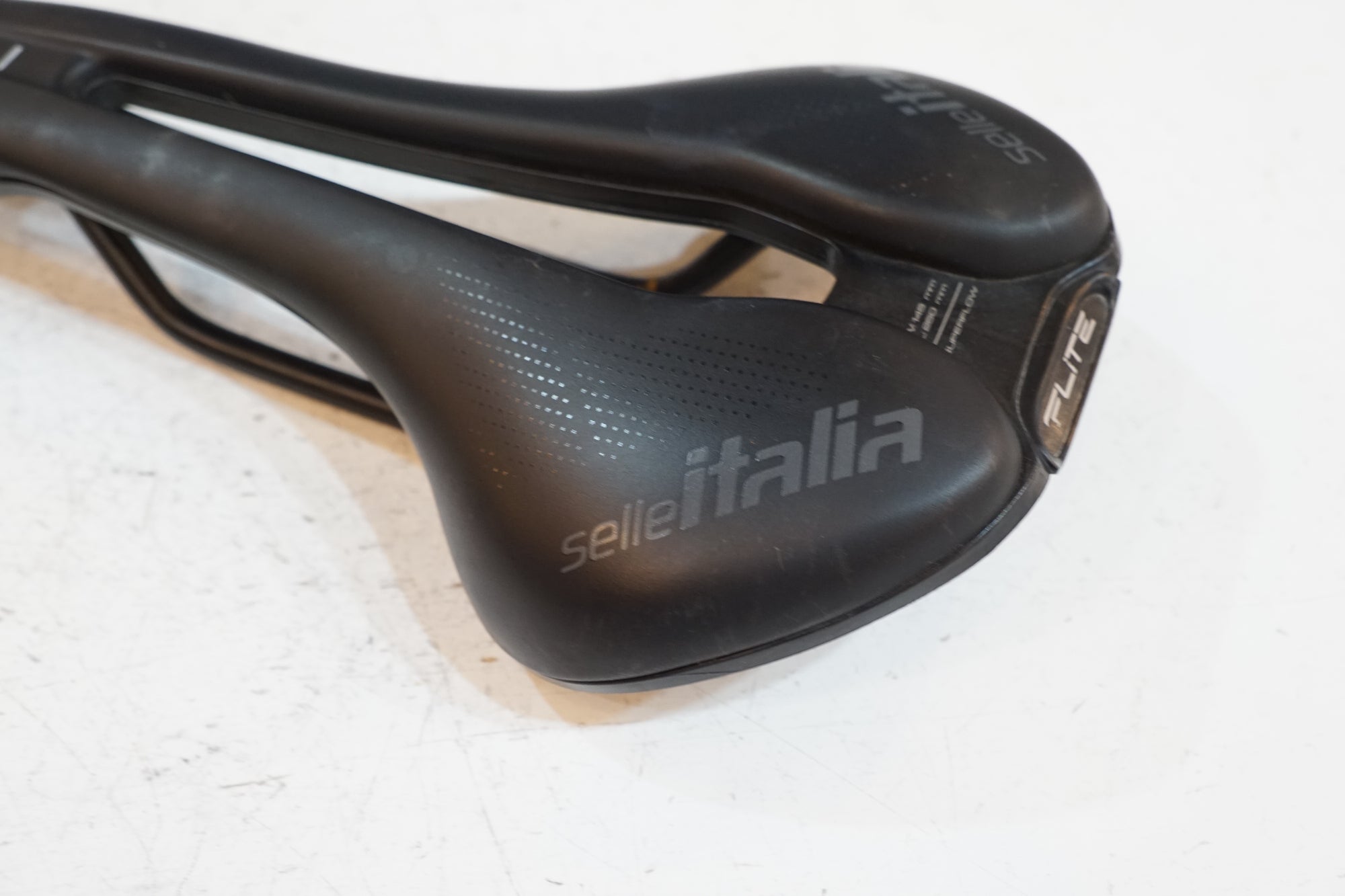 SELLE ITALIA 「セラ イタリア」 BOOST FLITE 145mm サドル / バイチャリ浦和ベース