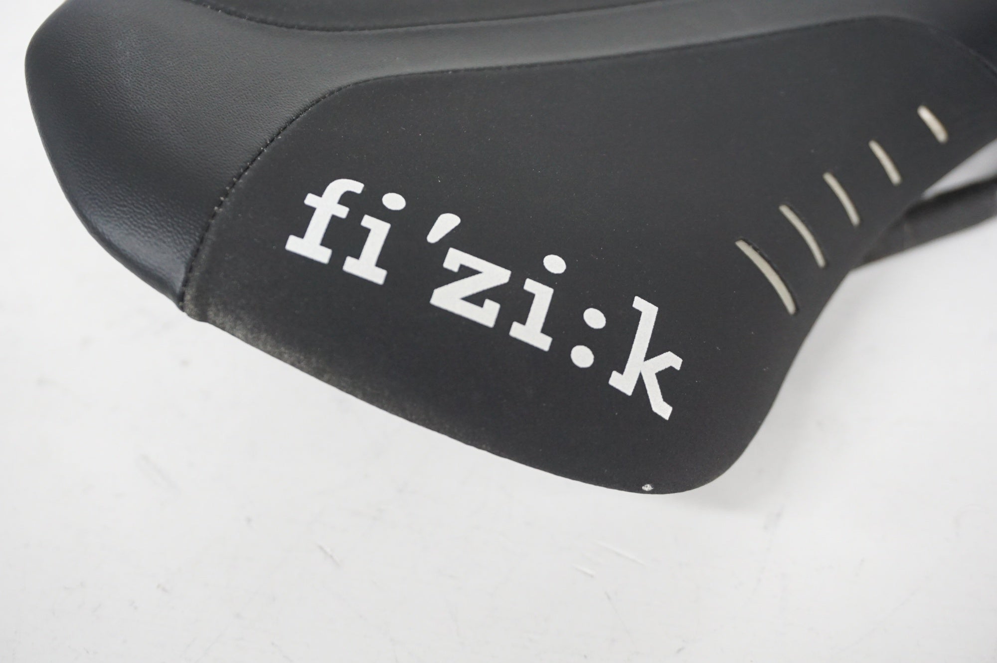 FIZIK 「フィジーク」 ANTARES R3 サドル / 阪急塚口店
