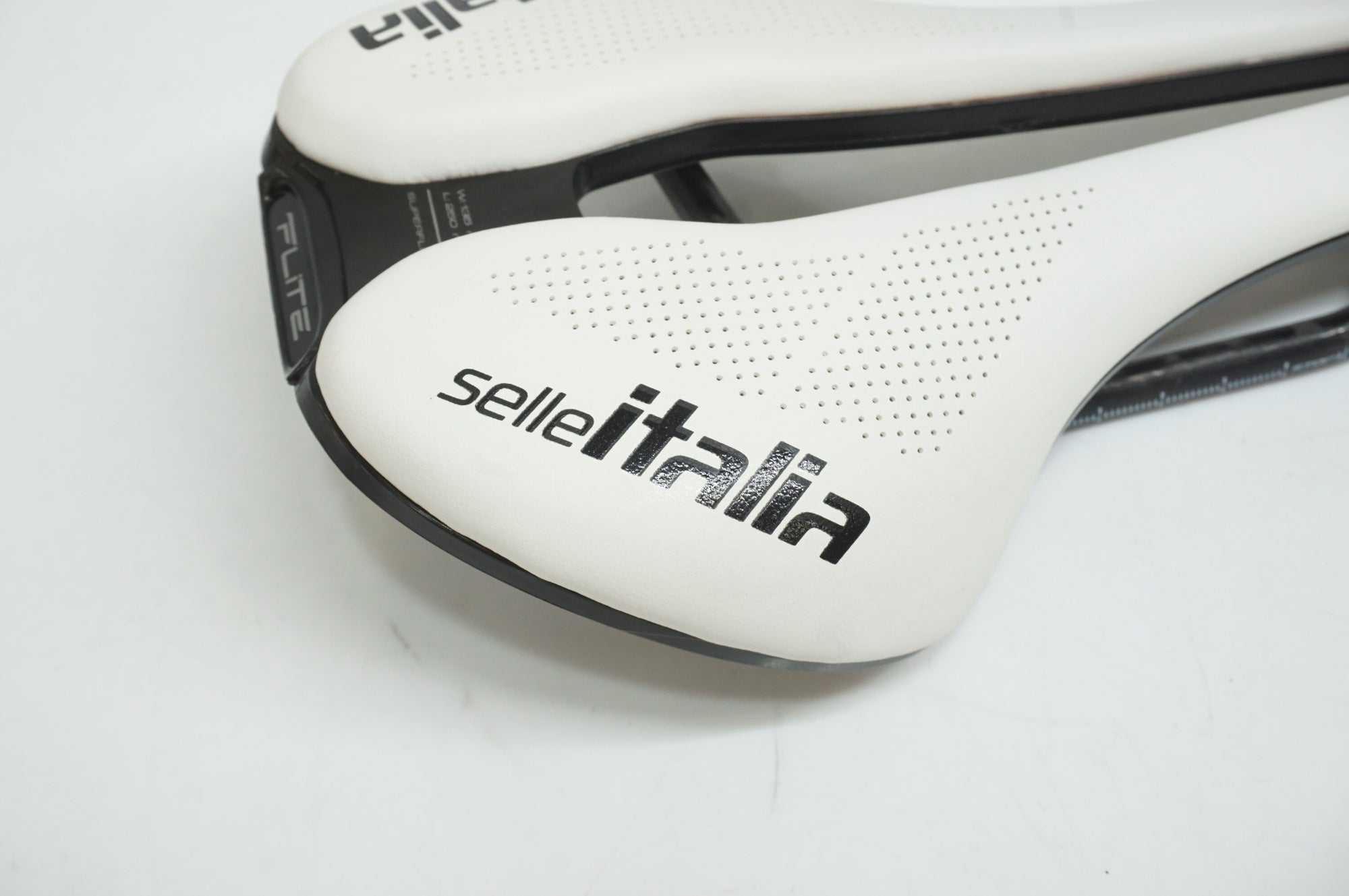 SELLE ITALIA 「セライタリア」 FLITE BOOST KIT CARBONIO SUPERFLOW サドル / 大宮店