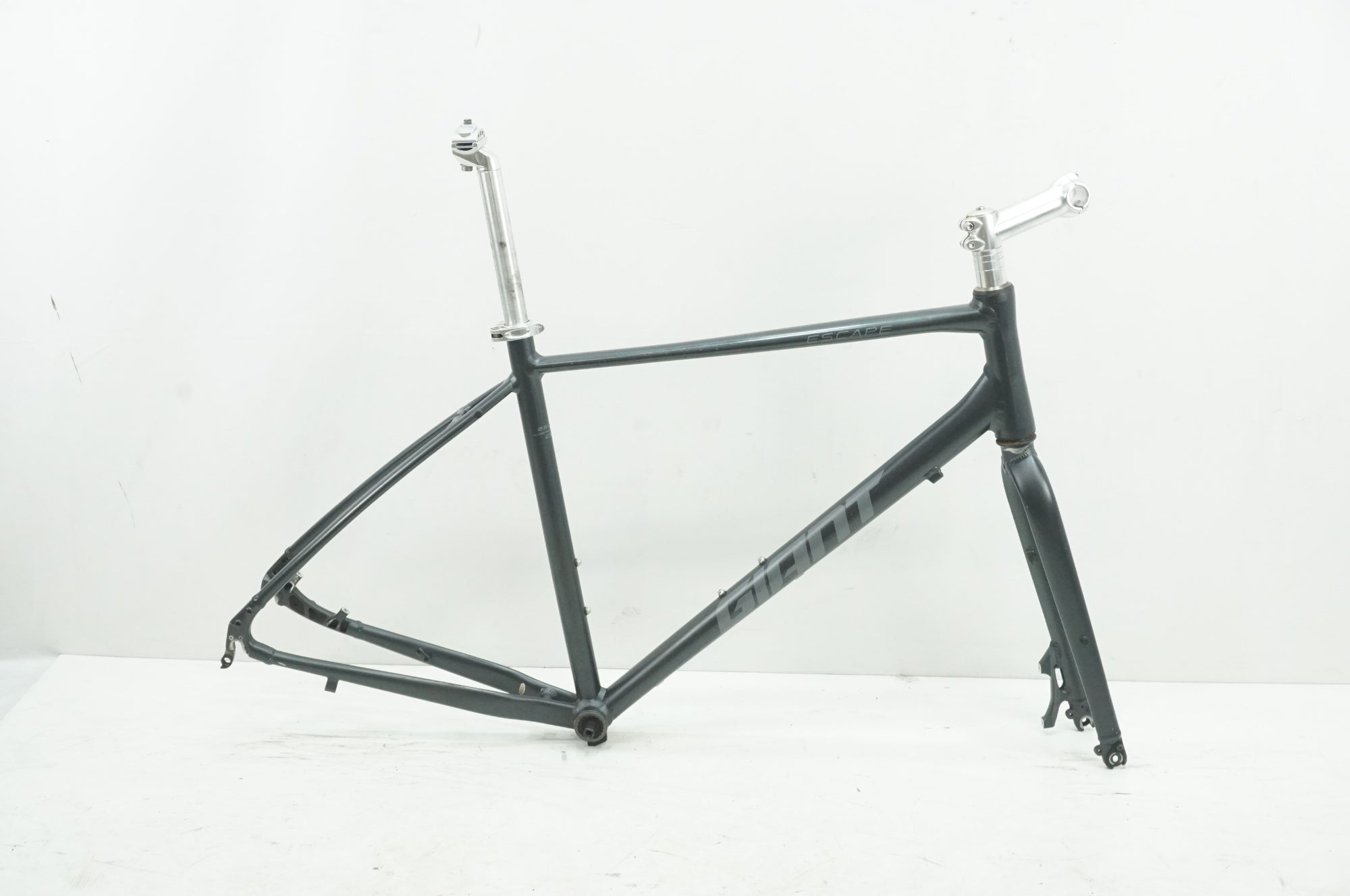 GIANT 「ジャイアント」 ESCAPE R DISC 2022年モデル フレームセット / 大宮店