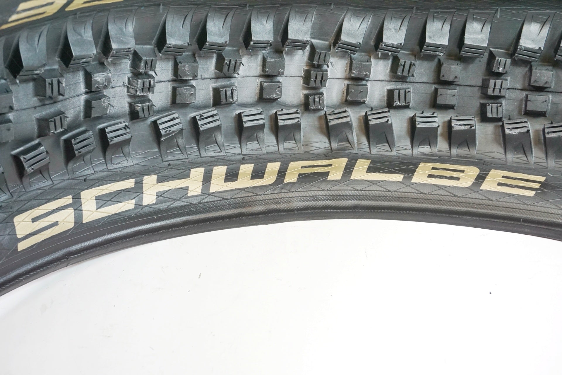 SCHWALBE 「シュワルベ」 MAGIC MARY ブロックタイヤ / 有明ガーデン店