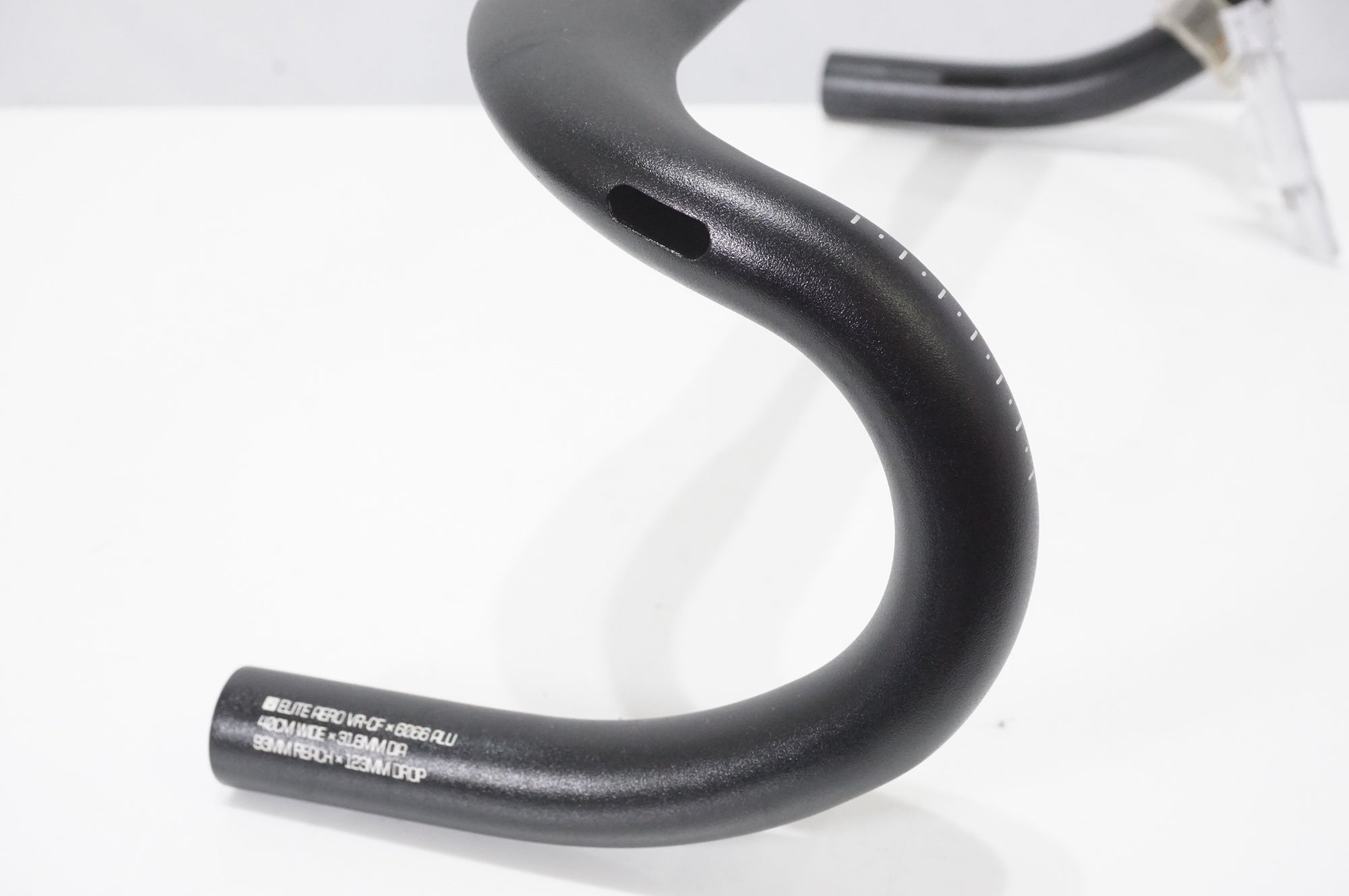 BONTRAGER 「ボントレガー」 ELITE AERO VR-CF φ31.8 40cm ハンドル / AKIBA店
