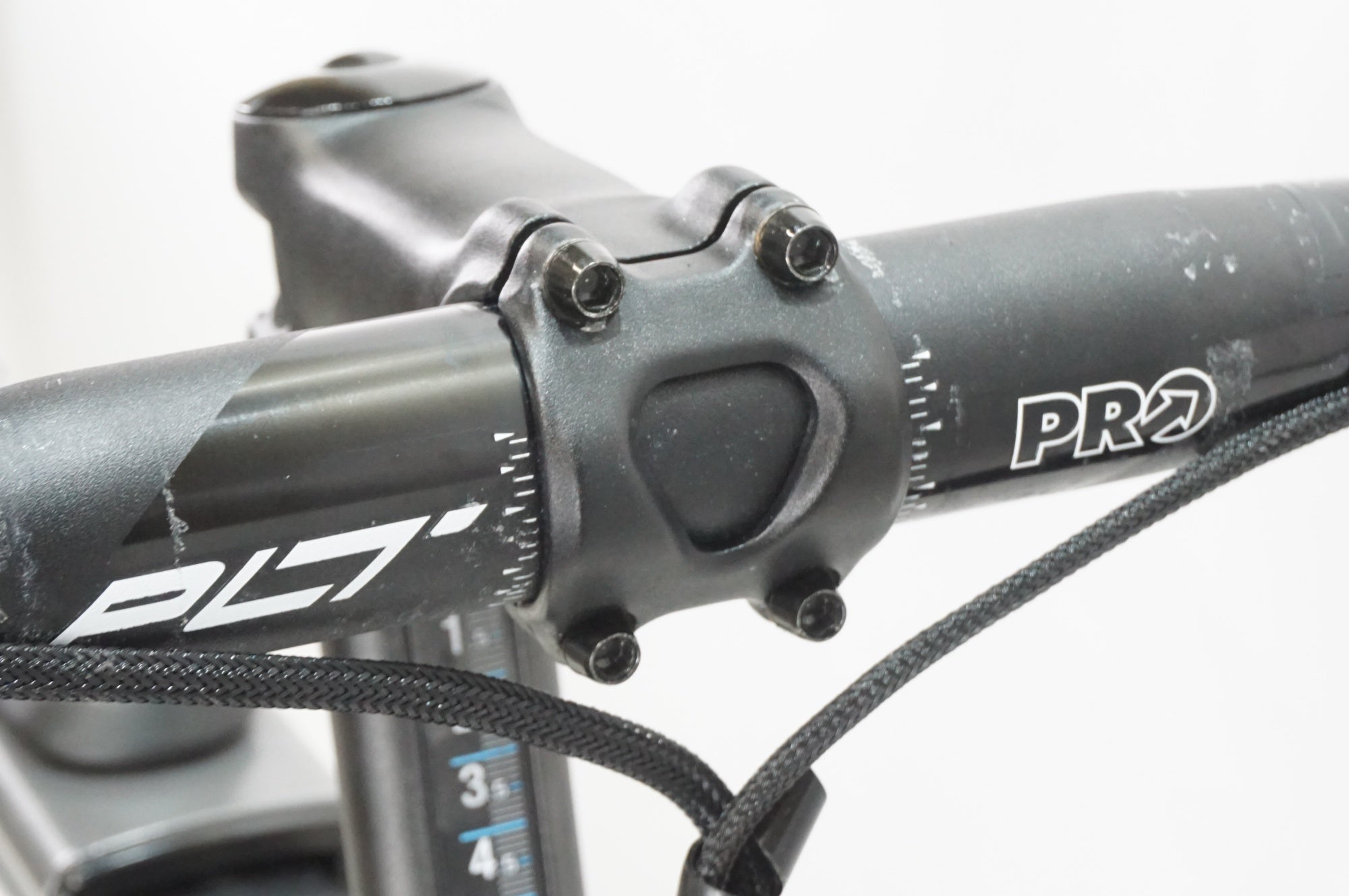 WAHOO 「ワフー」 KICKR BIKE V1 サイクルトレーナー / 大宮店