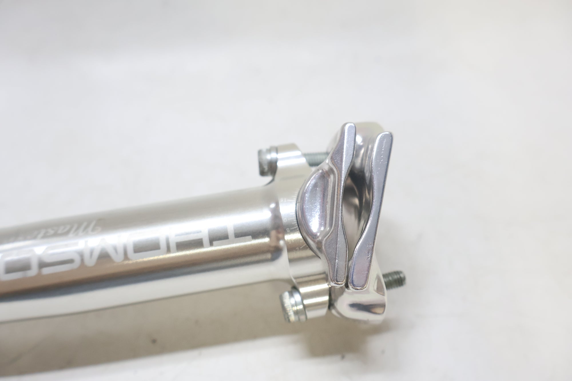 THOMSON 「トムソン」 MASTERPIECE Φ27.2 330mm シートポスト / 高知店