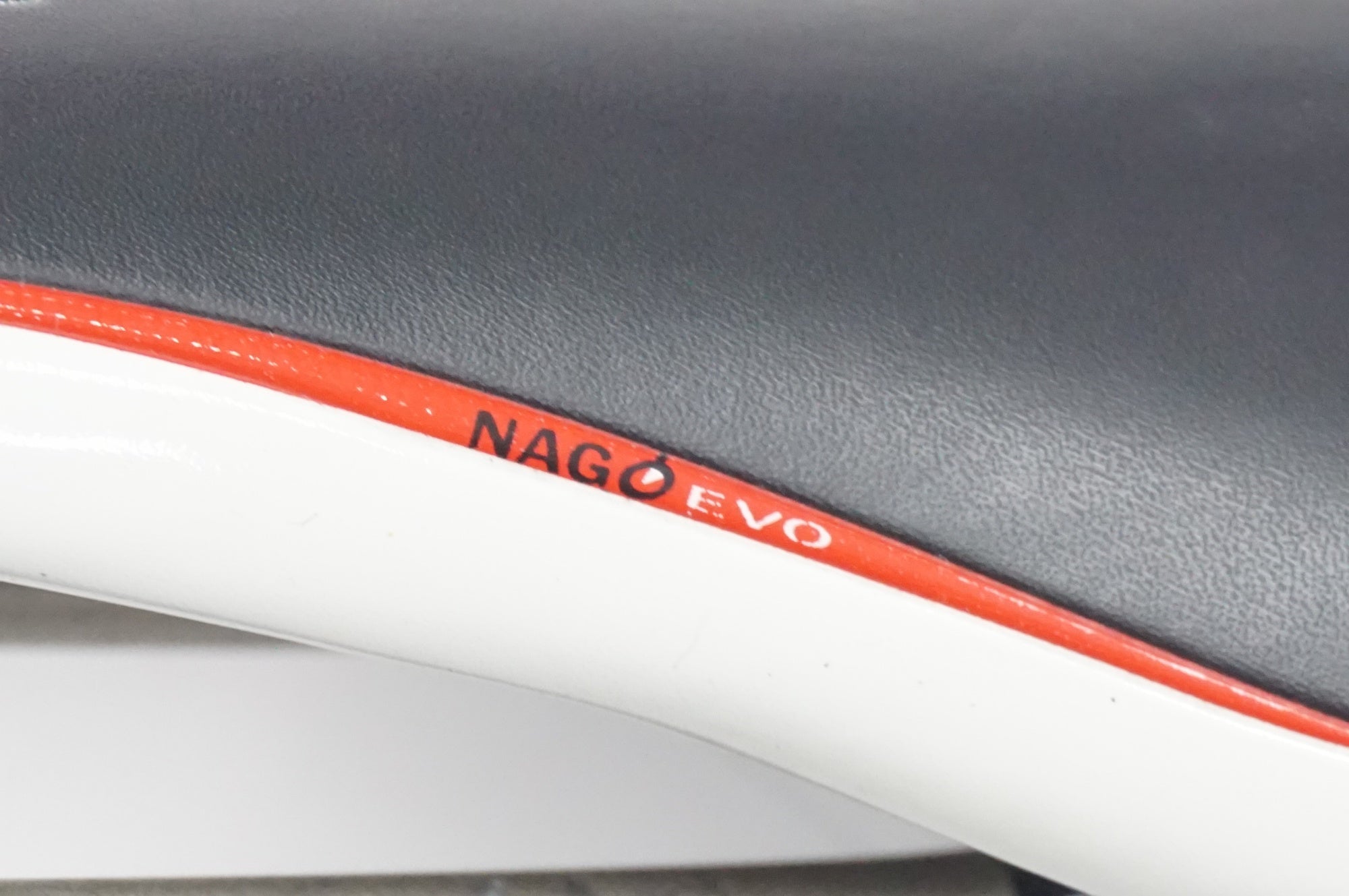 PROLOGO 「プロロゴ」 NAGO EVO サドル / 福岡店