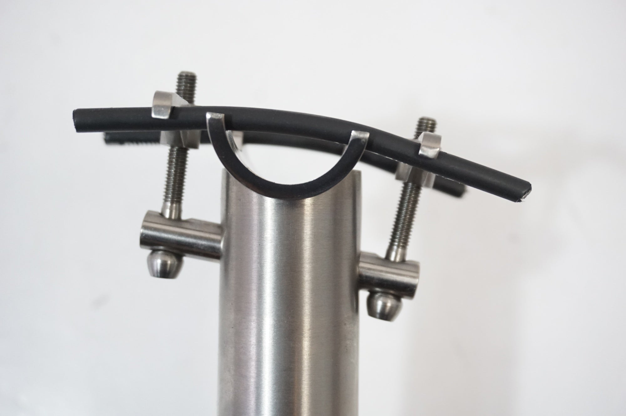 BROMPFICATION 「ブロンフィケーション」 TITANIUM φ31.8 520mm シートポスト / 世田谷店