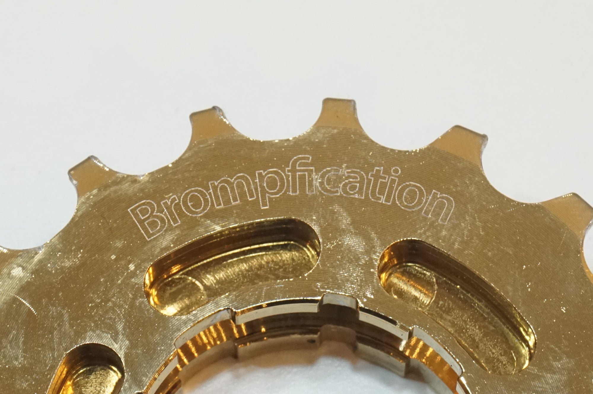 BROMPFICATION 「ブロンフィケーション」 ONE PIECE CASETTE 11-13-15-18T スプロケット / 浦和ベース