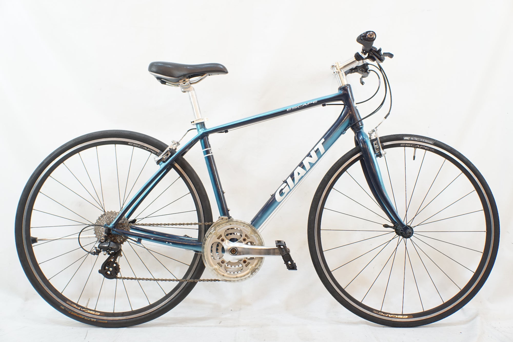 GIANT 「ジャイアント」 ESCAPE R3 2015年モデル クロスバイク / バイチャリ浦和ベース