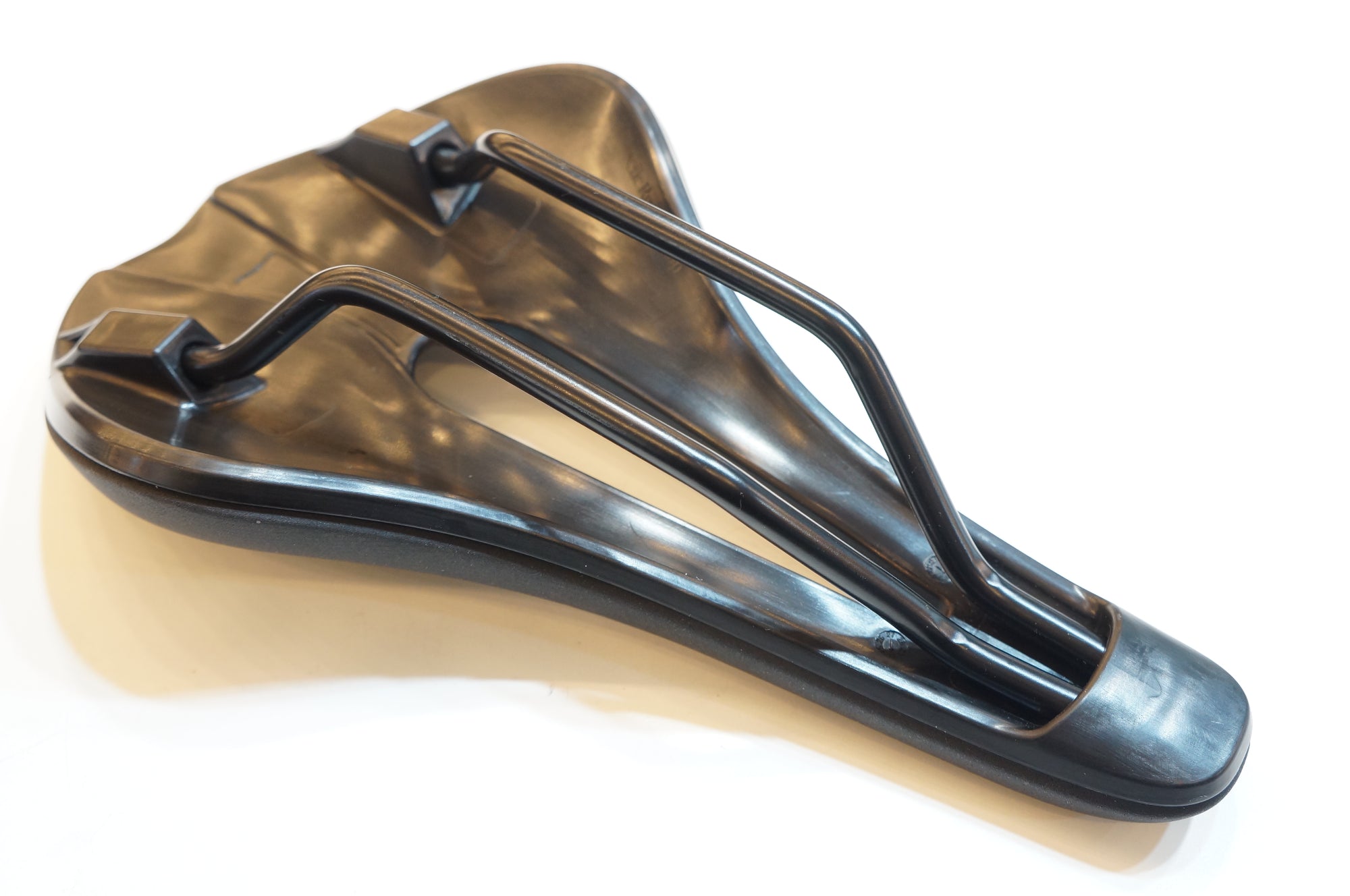 SELLE ROYAL 「セラ ロイヤル」 REMED3 サドル / バイチャリ浦和ベース