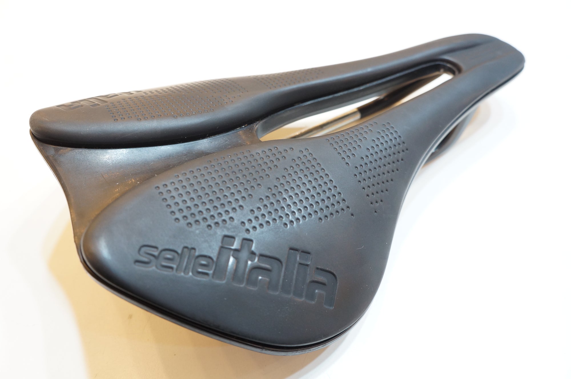 SELLE ITALIA 「セラ イタリア」 BOOST 145mm サドル / バイチャリ浦和ベース