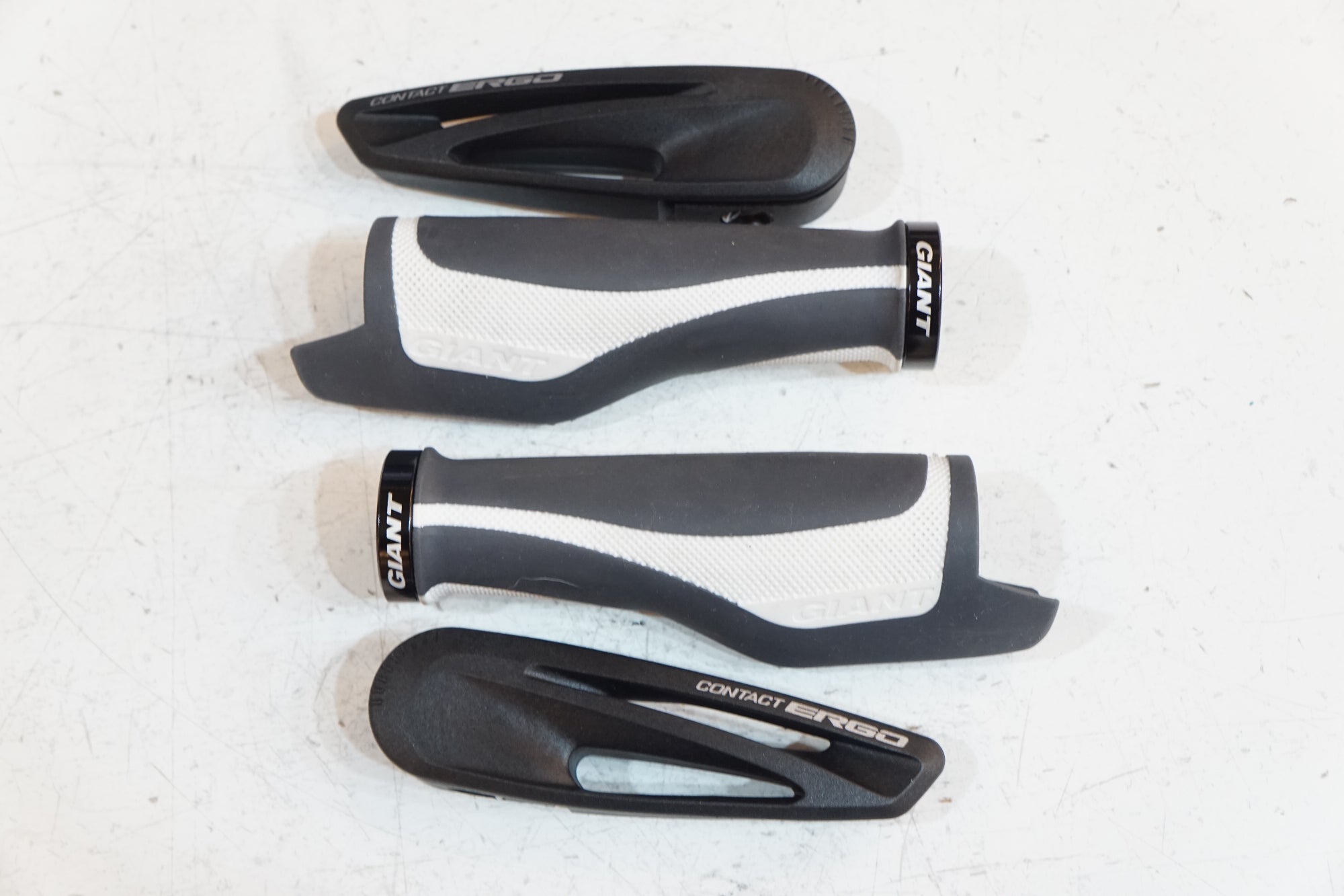 GIANT 「ジャイアント」 CONTACT AERO グリップセット / バイチャリ浦和ベース