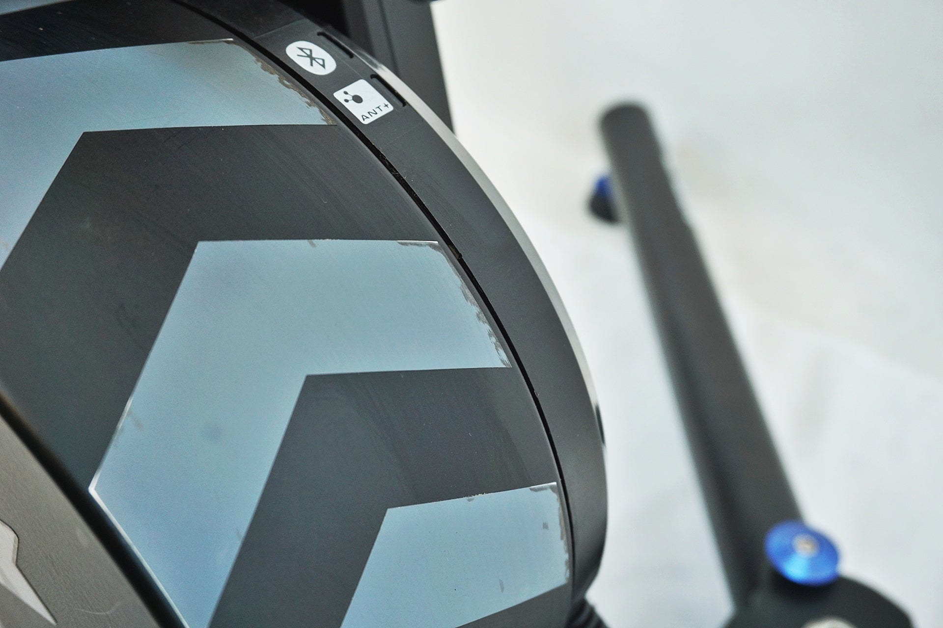 WAHOO 「ワフー」 KICKR V4 WF113 スマートトレーナー / 有明ガーデン店