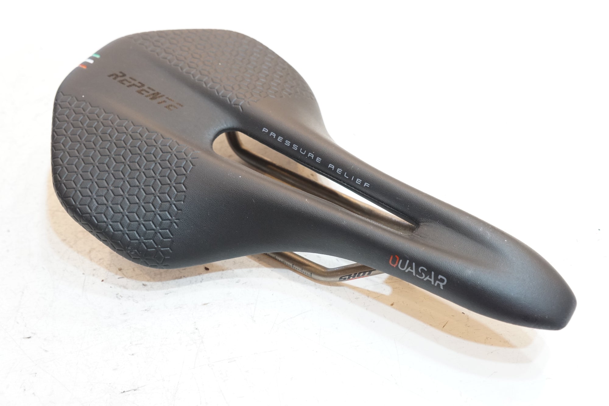 REPENTE 「レペンテ」 QUASAR サドル / バイチャリ浦和ベース